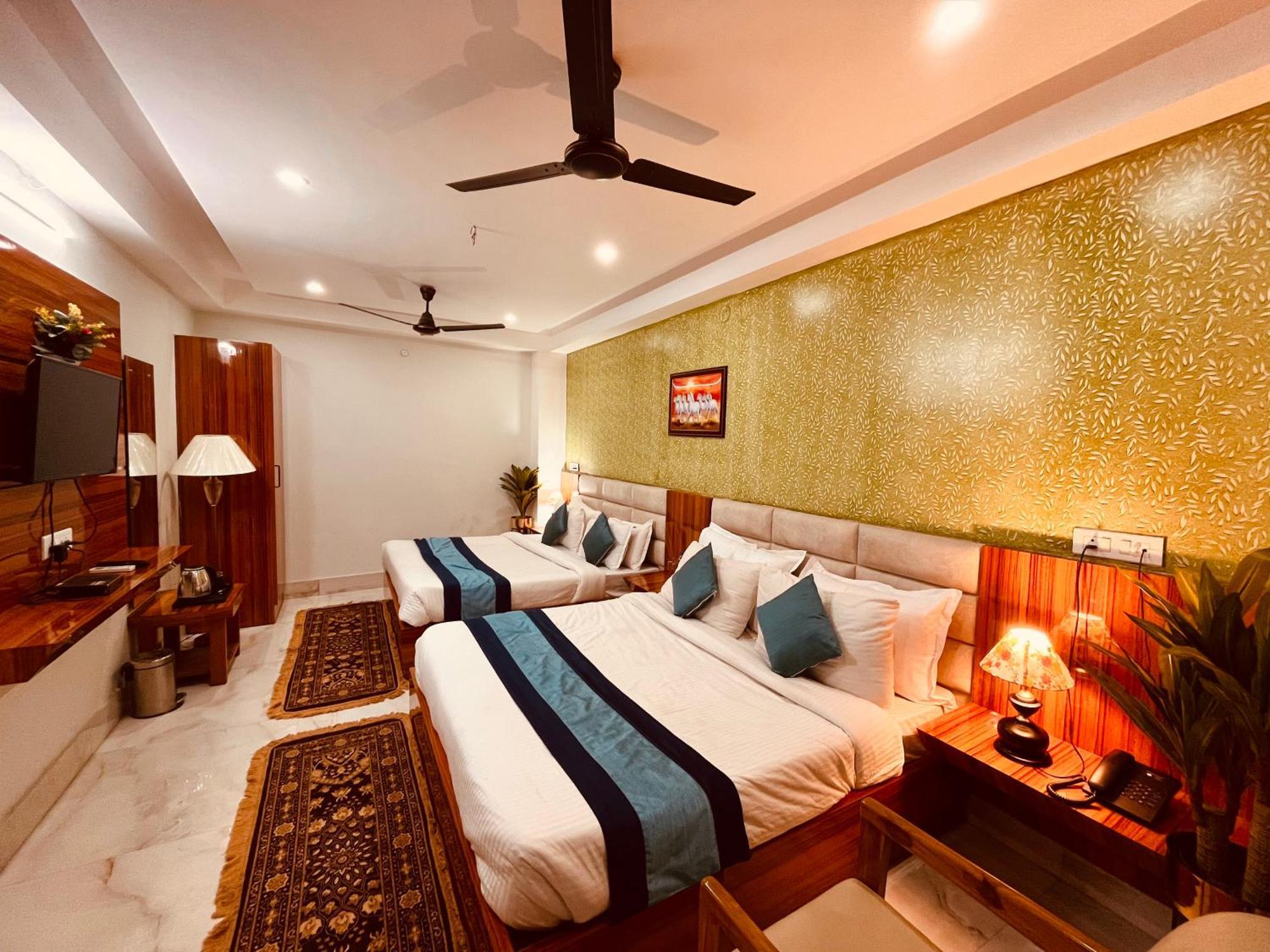 Golden Temple View By La Casa, #top Rated #most Awarded #swimming Pool #prime Location #luxury #parking #rooftop Cafe Hotel Amritsar