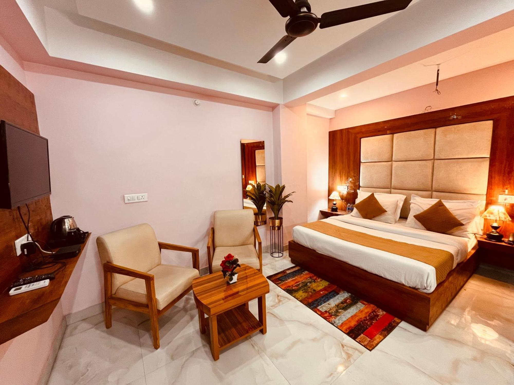 Golden Temple View By La Casa, #top Rated #most Awarded #swimming Pool #prime Location #luxury #parking #rooftop Cafe