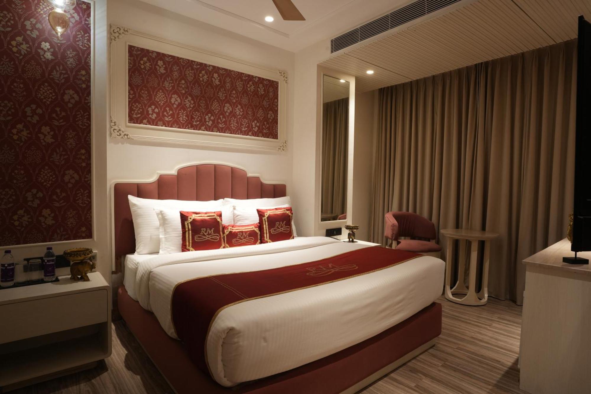 Stamps Red Martin By Eight Continents - 70 Steps From Golden Temple Hotel 3*