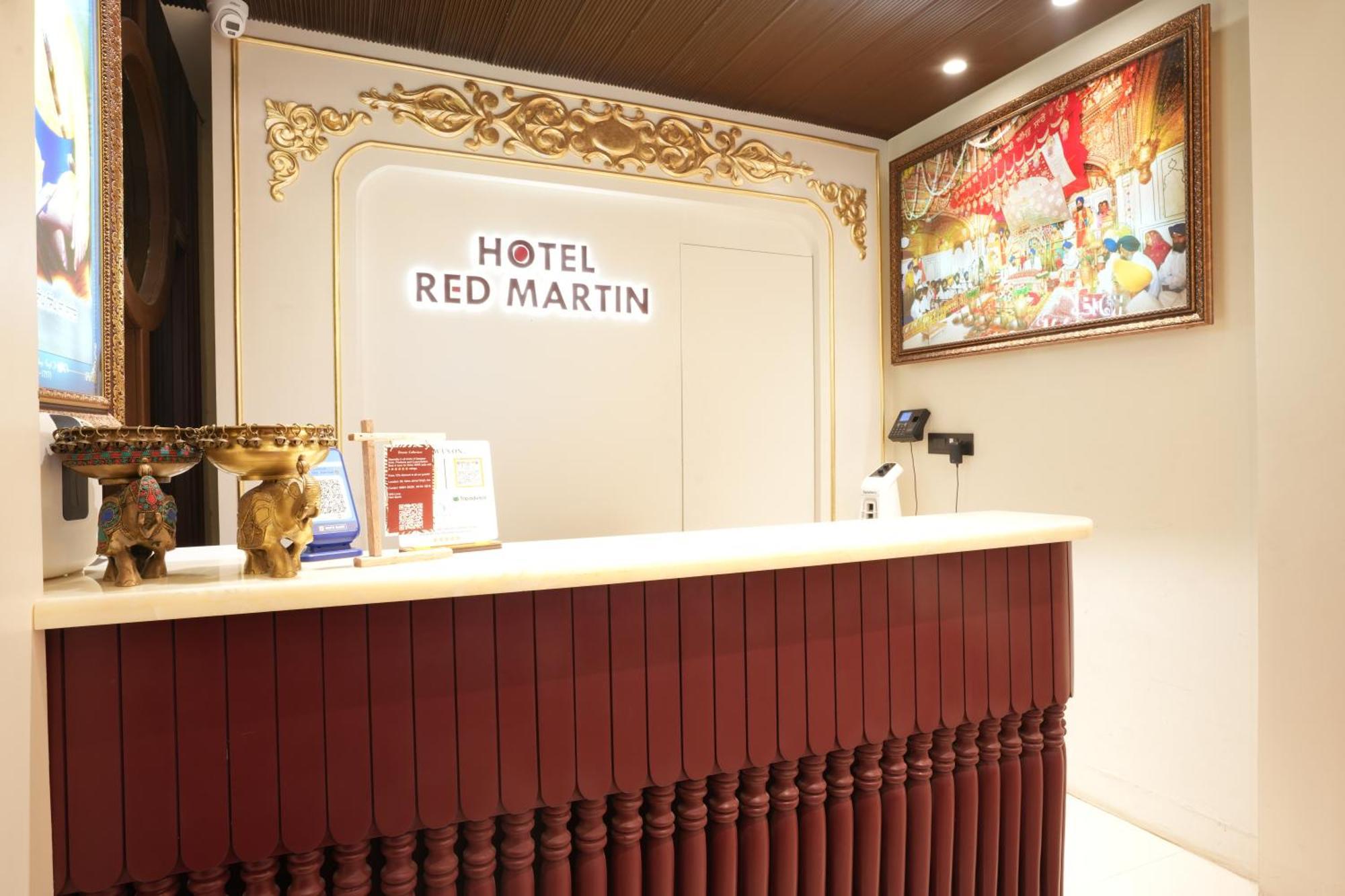 Stamps Red Martin By Eight Continents - 70 Steps From Golden Temple 3*