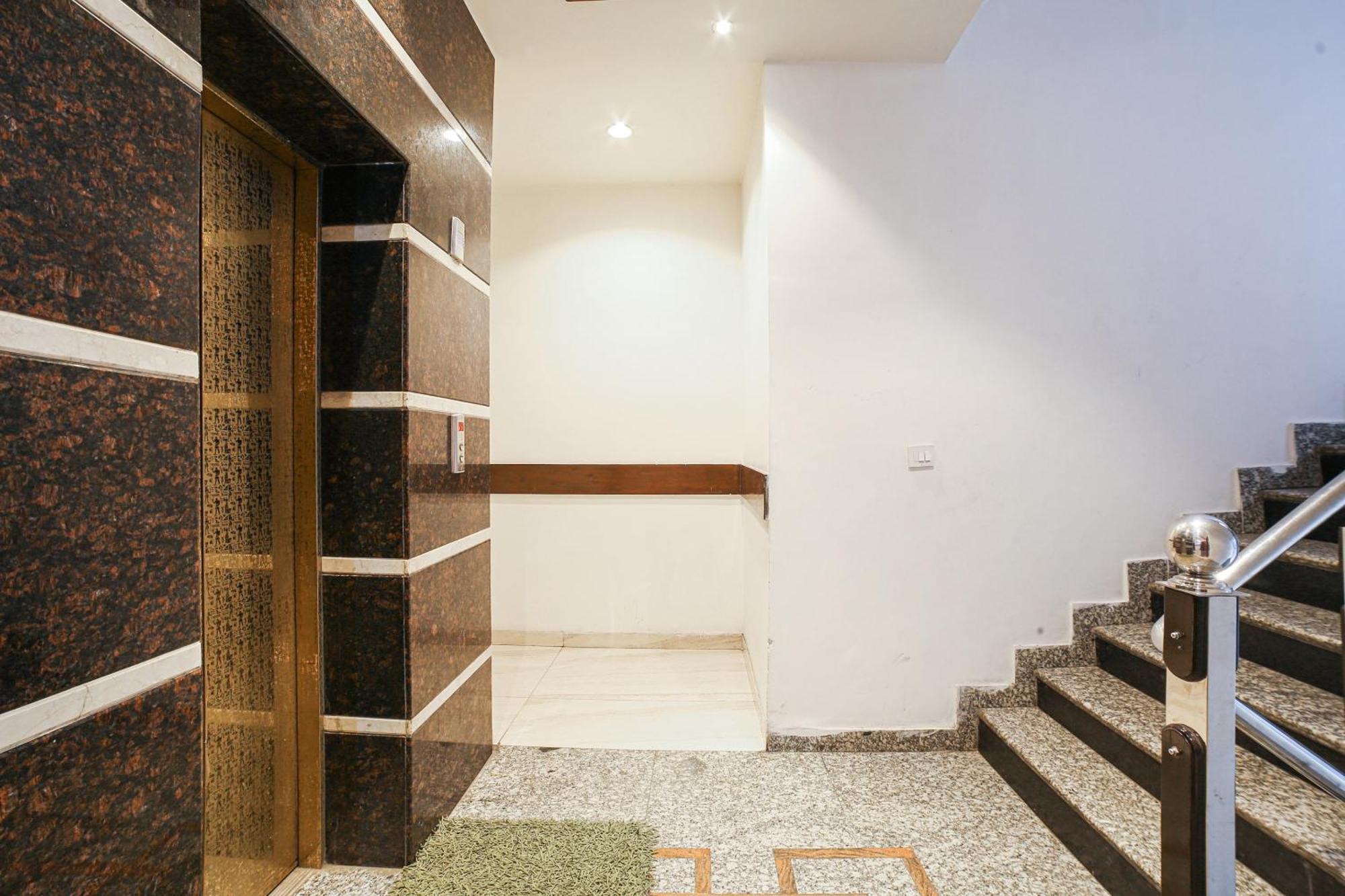 Super Townhouse Hollywood Heights 4*