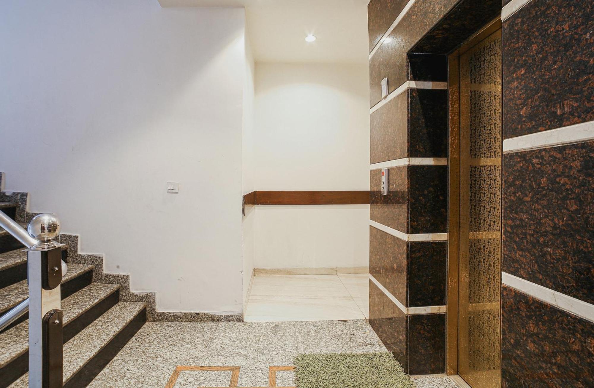 Super Townhouse Hollywood Heights Hotel 4*
