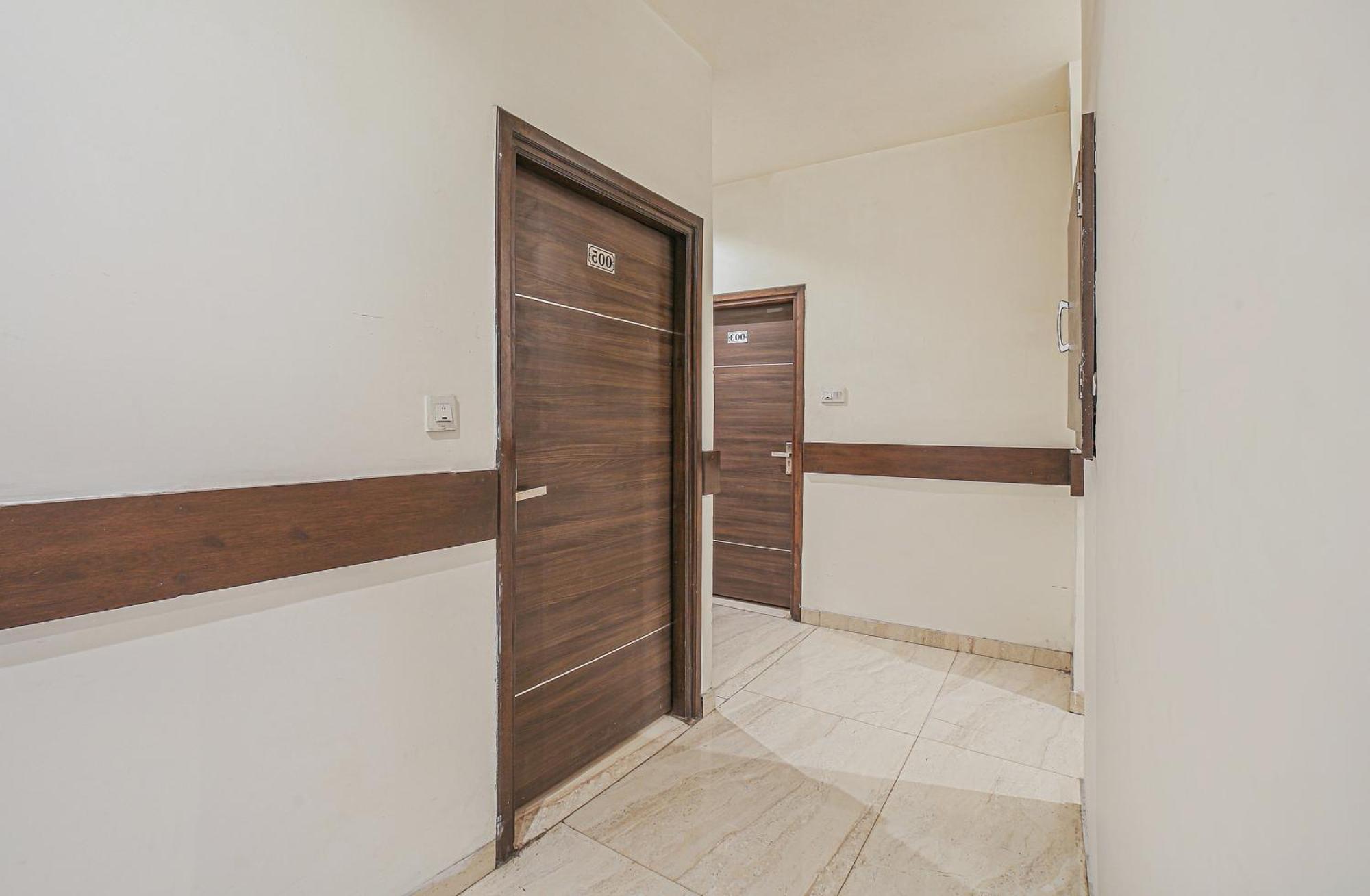 Super Townhouse Hollywood Heights Amritsar