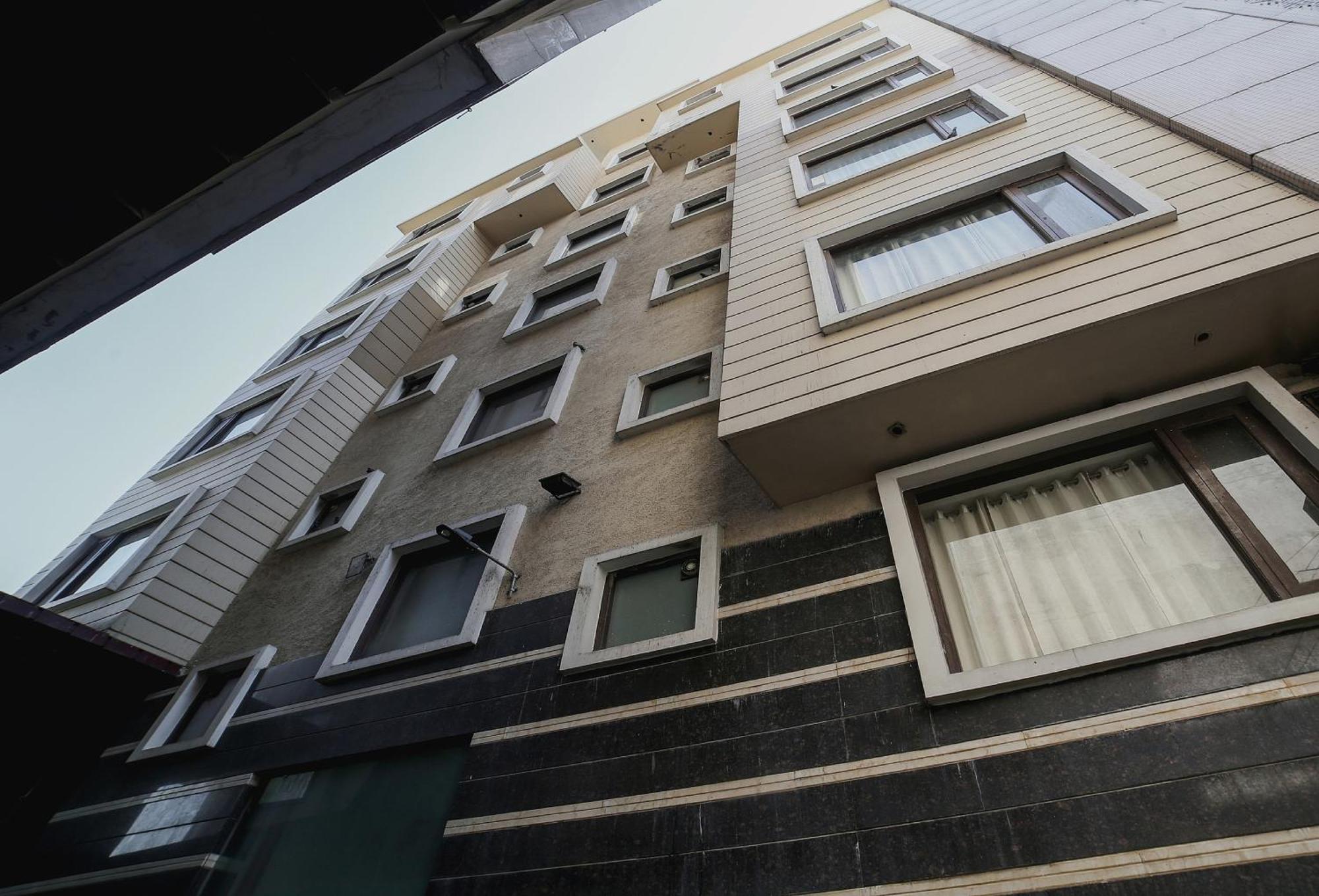 Super Townhouse Hollywood Heights Hotel