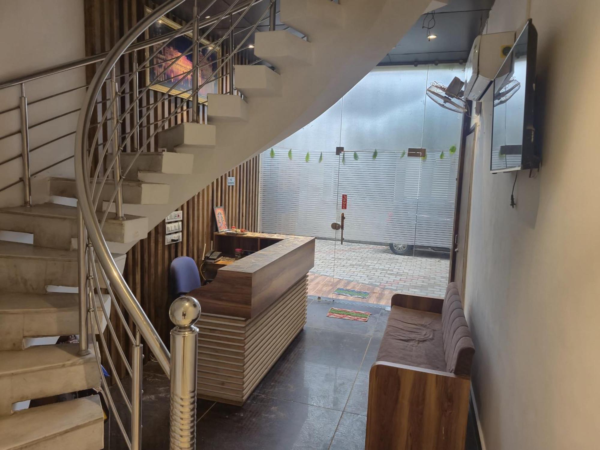 Hotel Jk Residency 3*