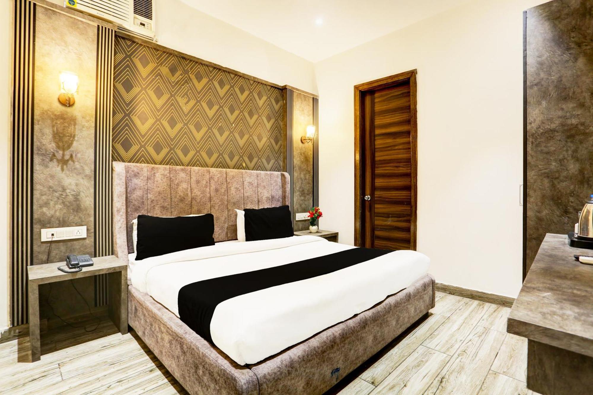 Hotel Super Collection O Near Bus Stand