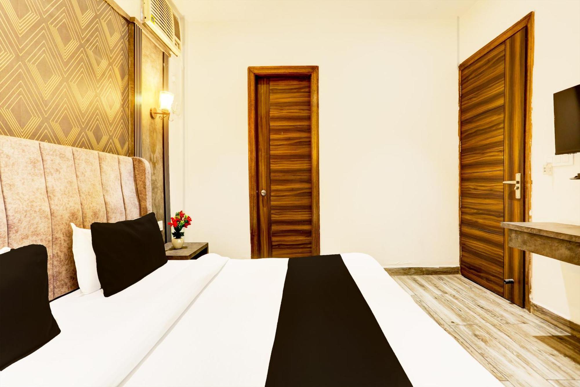 Hotel Super Collection O Near Bus Stand Amritsar