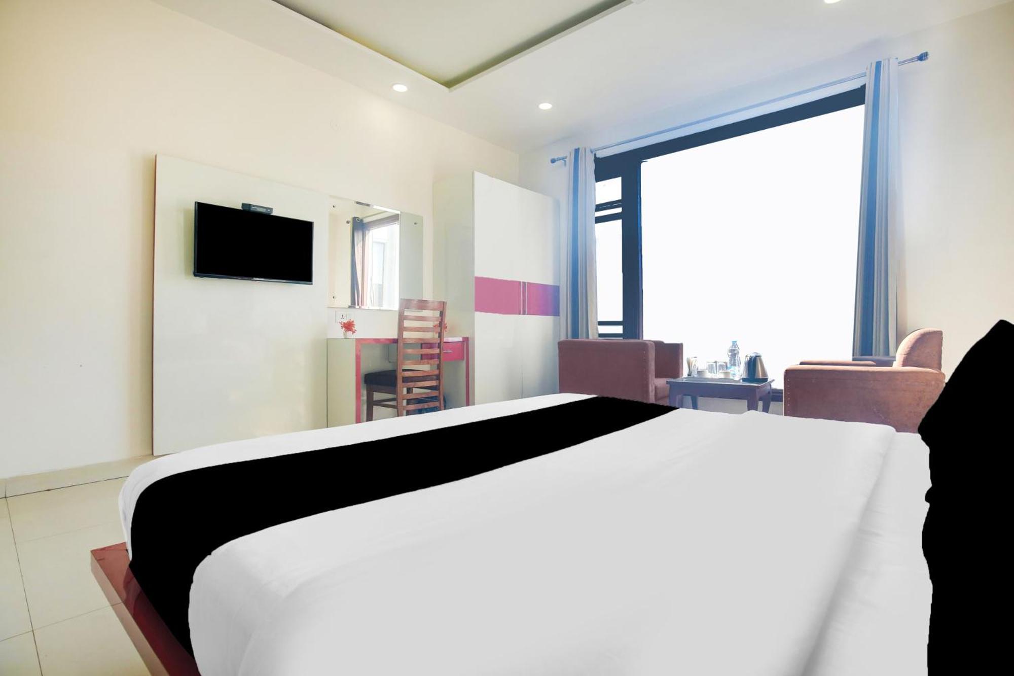 Hotel Super Collection O Near Railway Station 3*