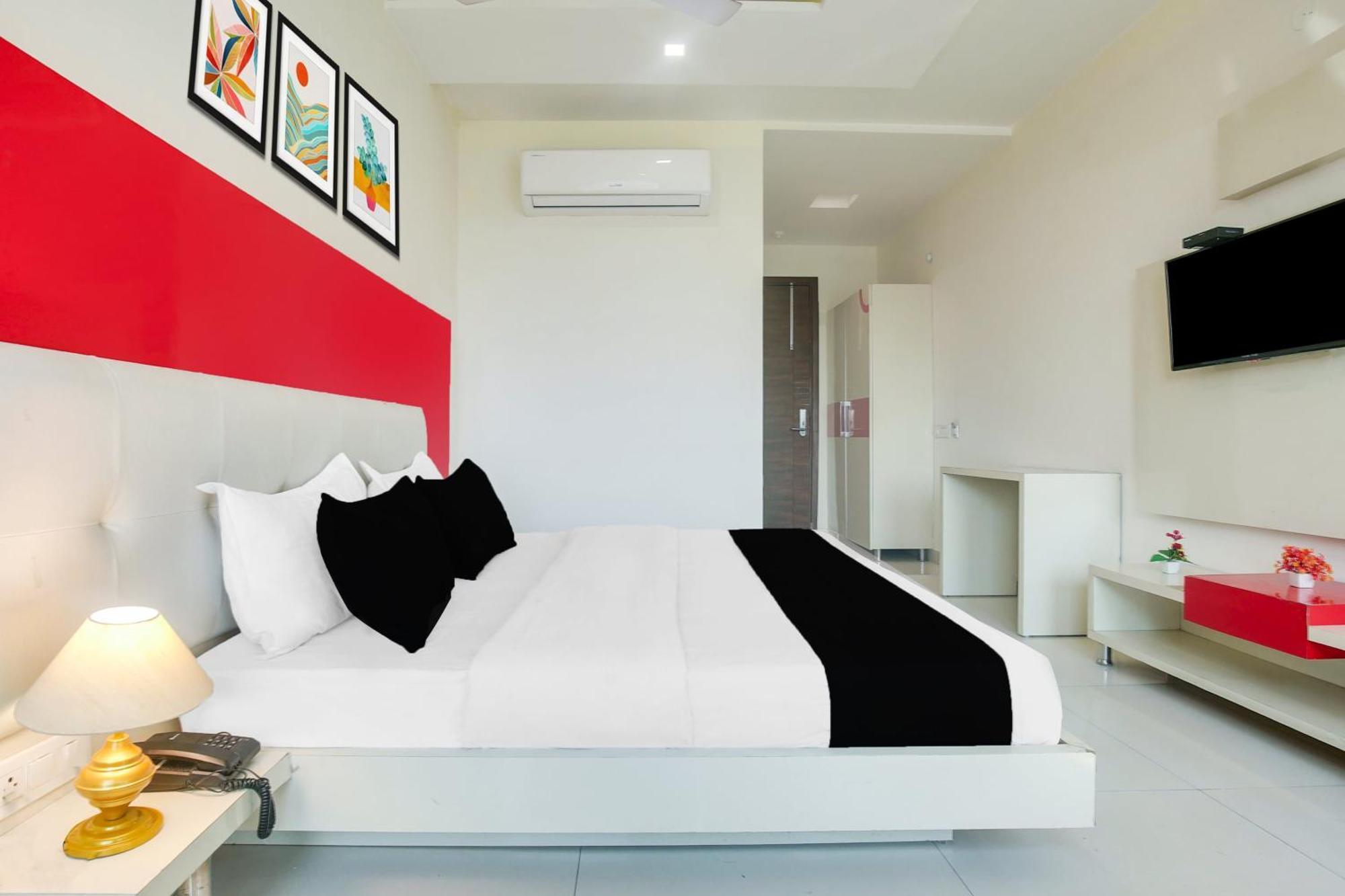 Super Collection O Near Railway Station Hotel 3*