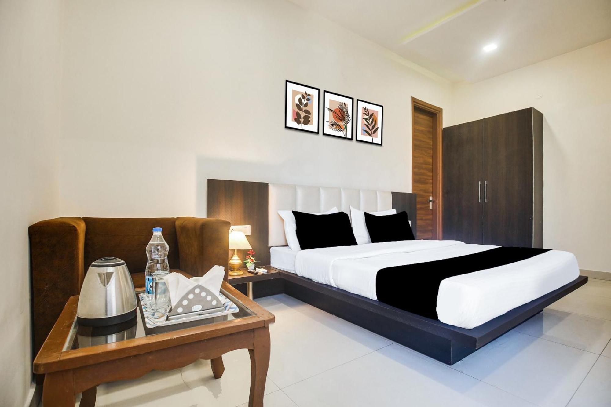 Super Collection O Near Railway Station 3*