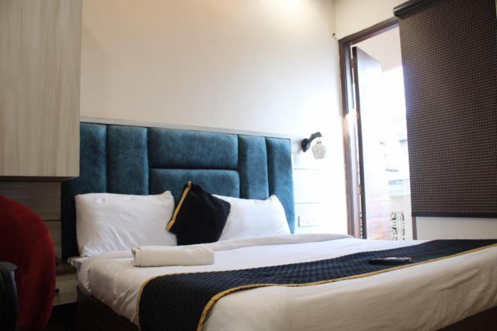 Blackwood Near Golden Temple -140 Mtrs Hotel