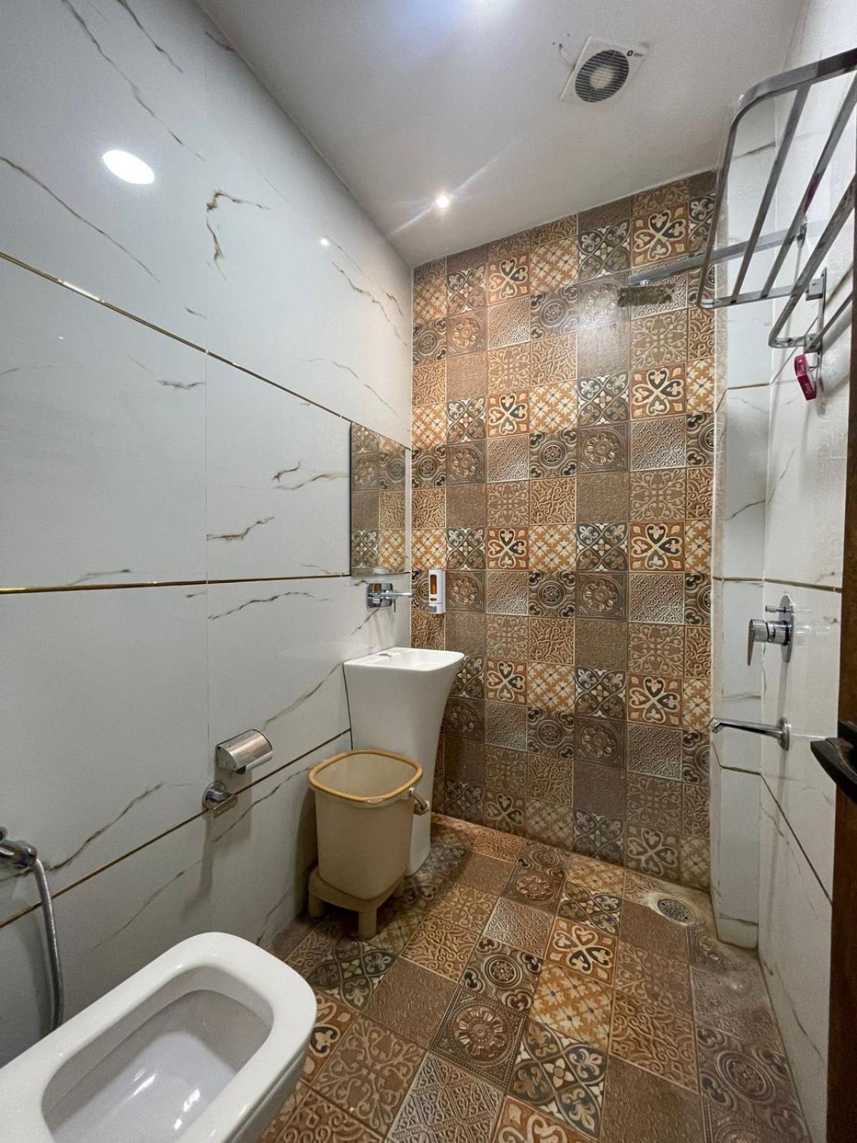 Hotel Blackwood Near Golden Temple -140 Mtrs Amritsar