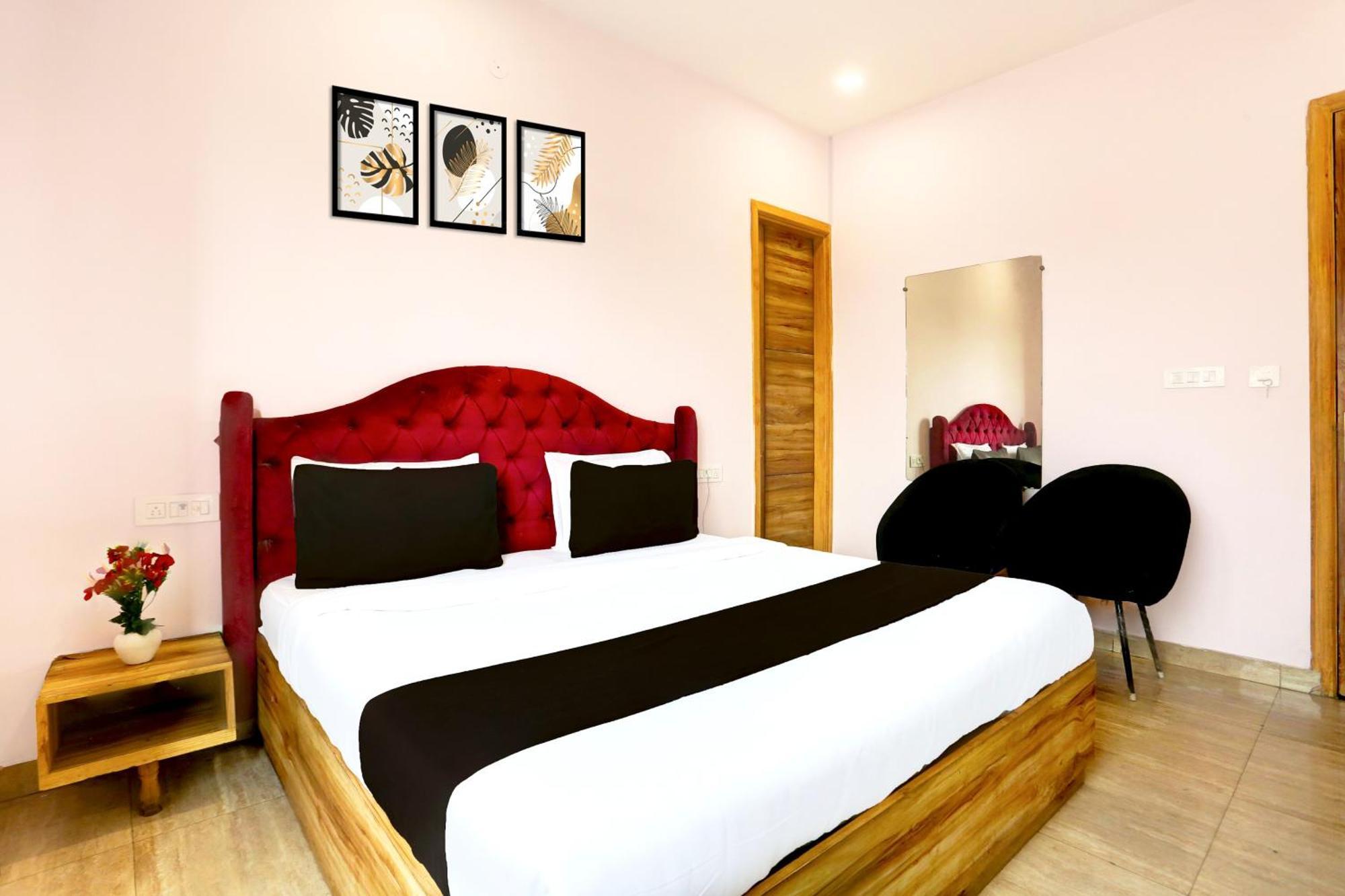 Super Townhouse Ajit Nagar Near Golden Temple Hotel