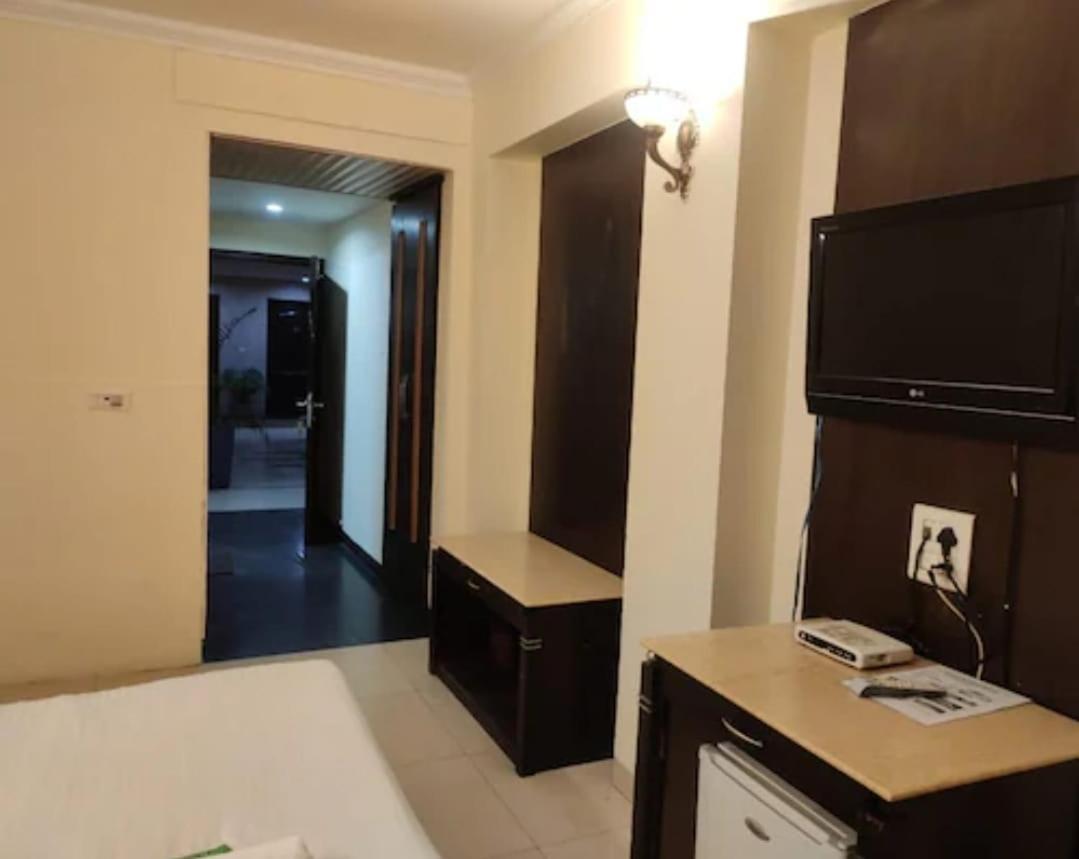 R S Residency Hotel 4*