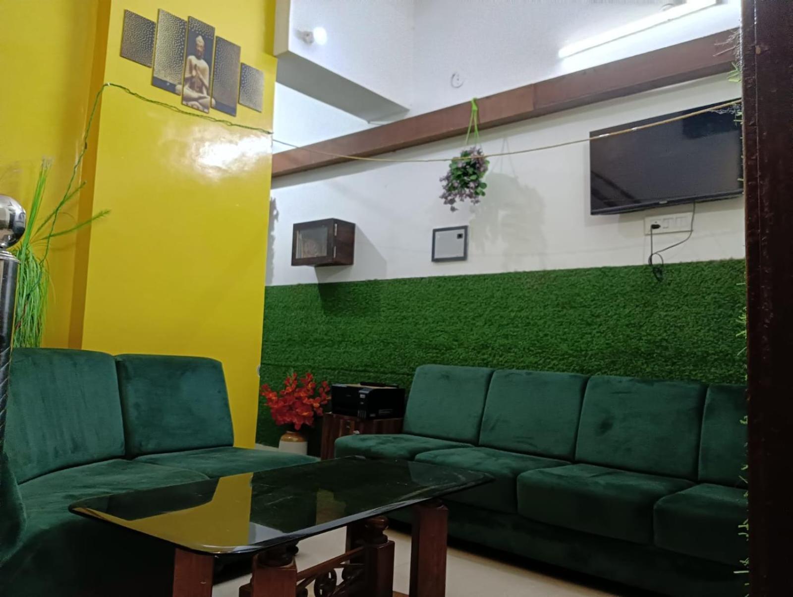 Homestay Tirathsheela *