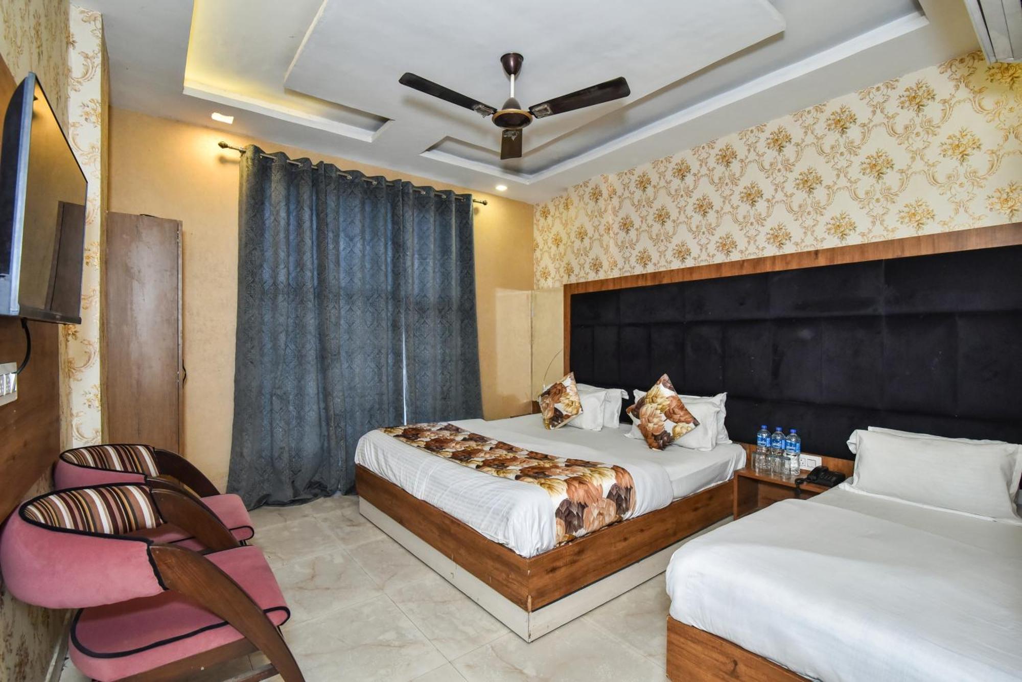 Hotel Woodz 4*