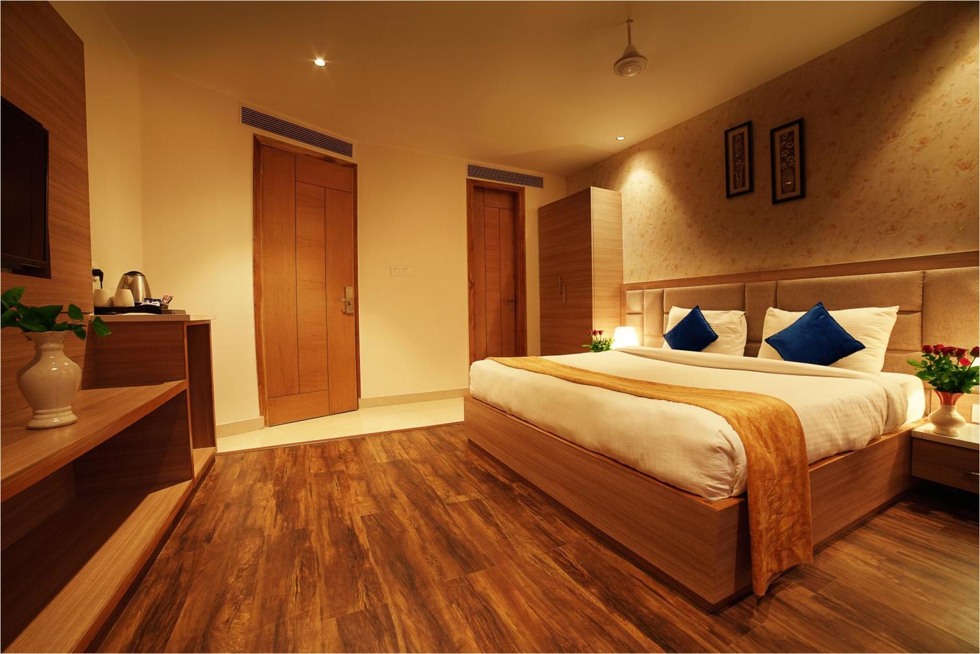 Treehouse London Street Hotel Amritsar