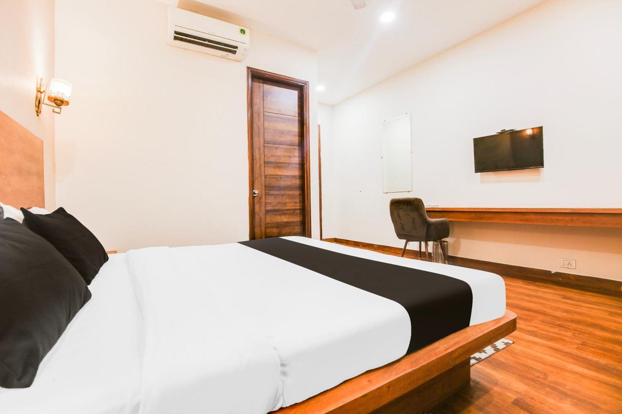 Super Townhouse Grand Fortune Amritsar