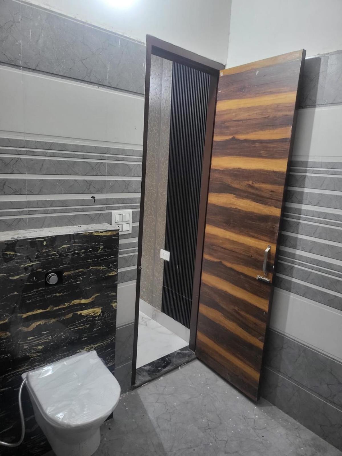 Independent House, 2 Bedroom, 2 Bath Livingroom,lobby,kitchen,car Parking Apartment Amritsar