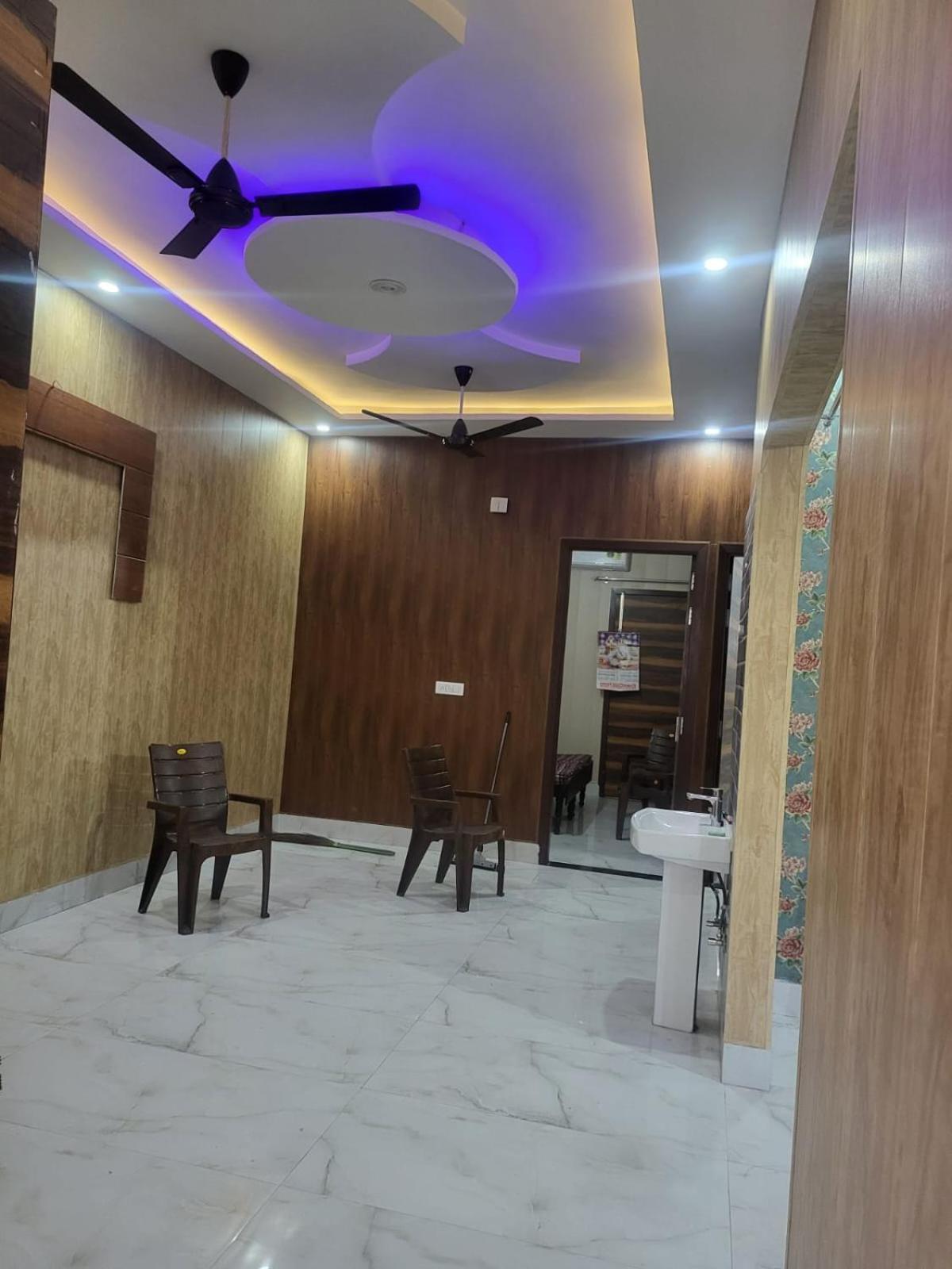 Apartment Independent House, 2 Bedroom, 2 Bath Livingroom,lobby,kitchen,car Parking