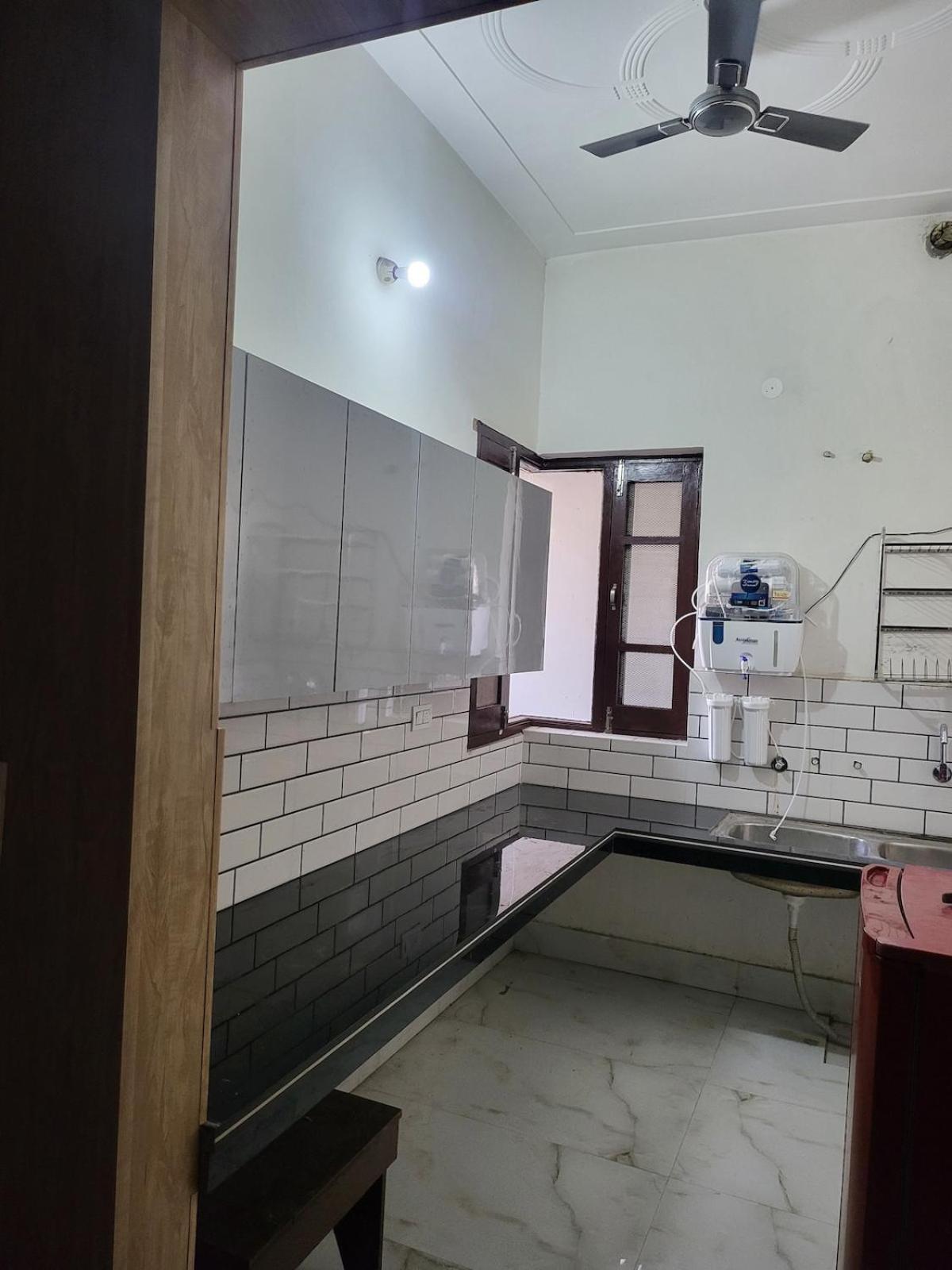 Independent House, 2 Bedroom, 2 Bath Livingroom,lobby,kitchen,car Parking Apartment Amritsar