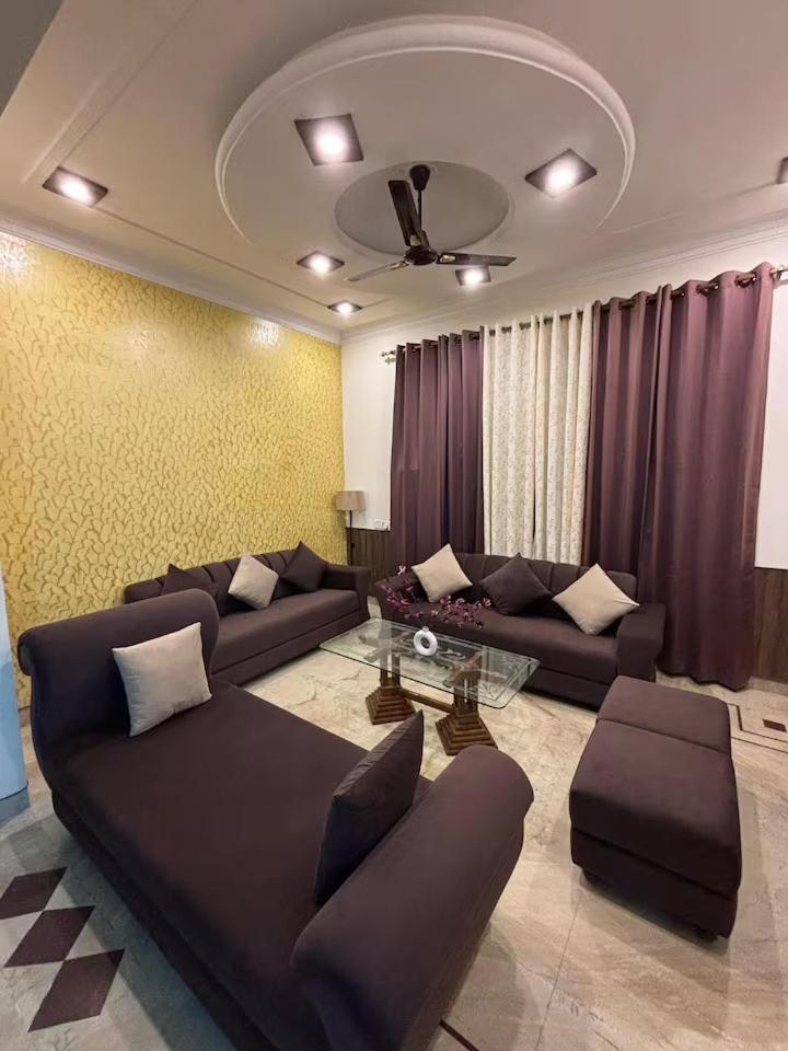 Independent House, 2 Bedroom, 2 Bath Livingroom,lobby,kitchen,car Parking Apartment