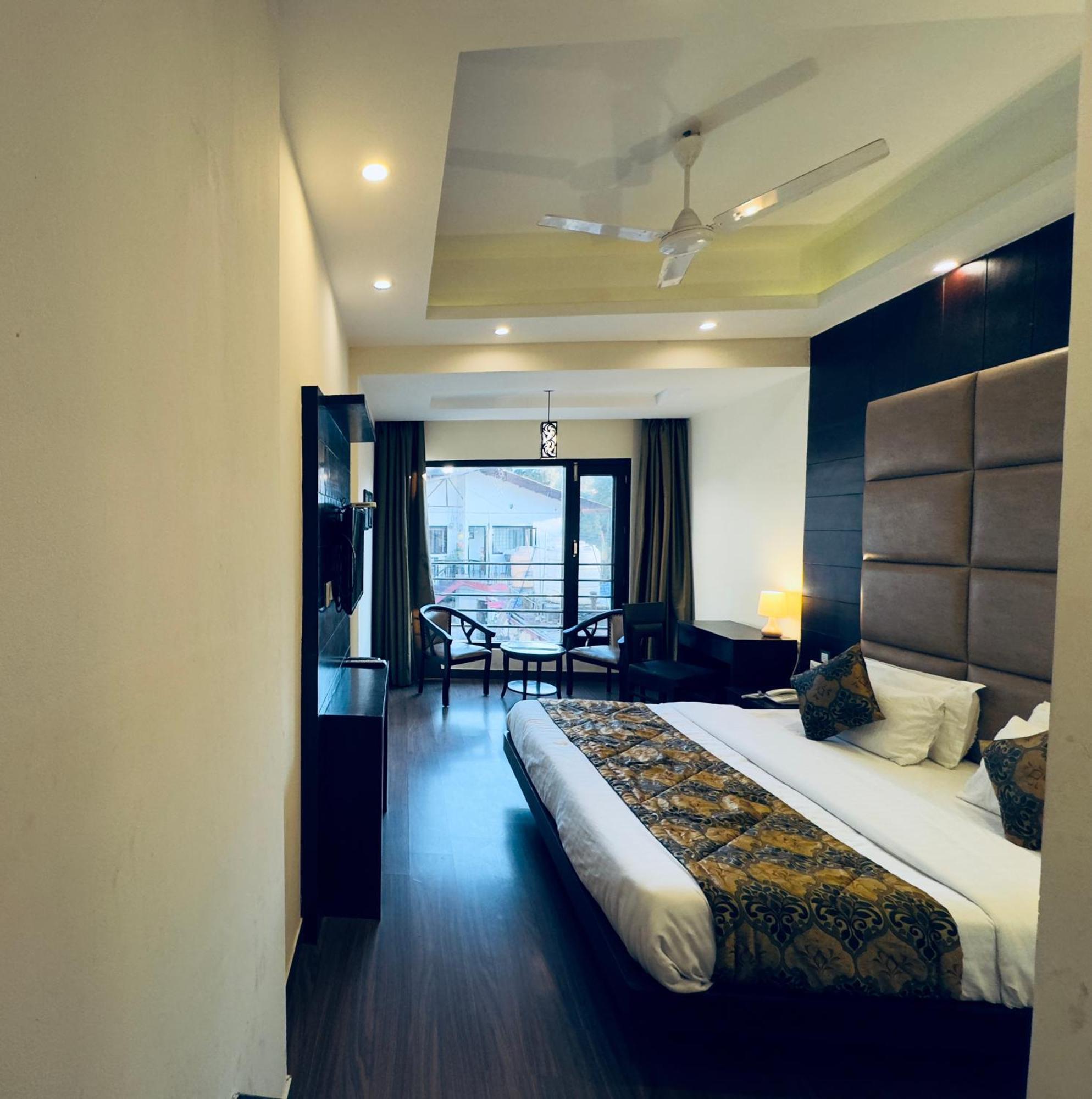 White Crest - 300 Mtr From Golden Temple ! Prime Location ! Parking ! Hygenic ! Amritsar