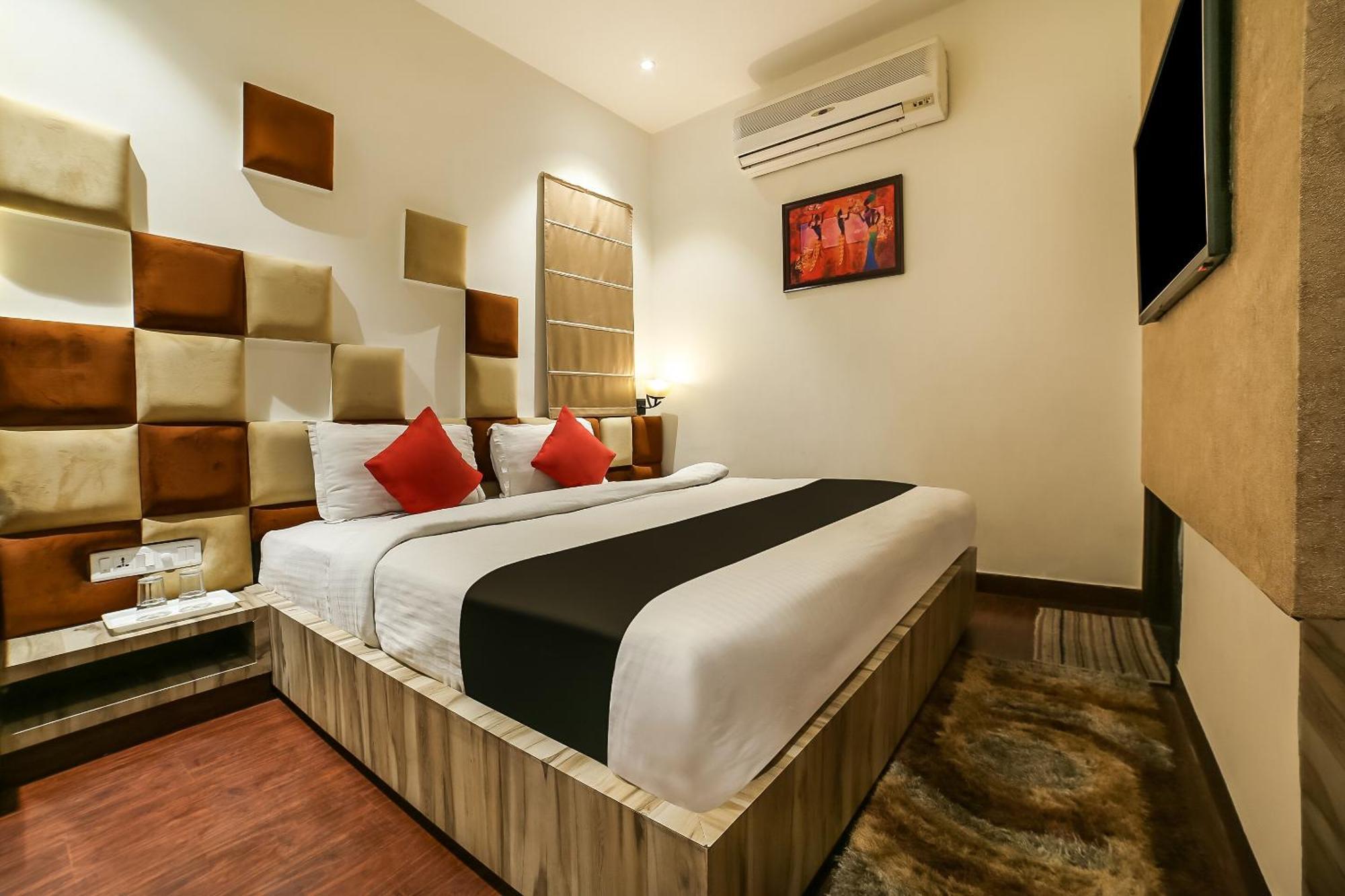 Hotel Capital O 38688 Royal Shelaton 3*