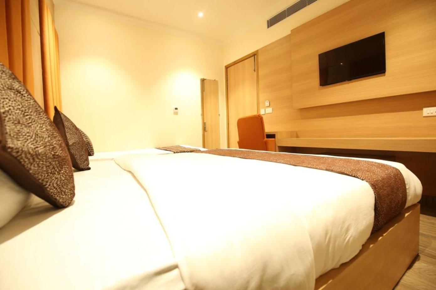 Hotel Nayyar Regency Near Bus Stand 3*