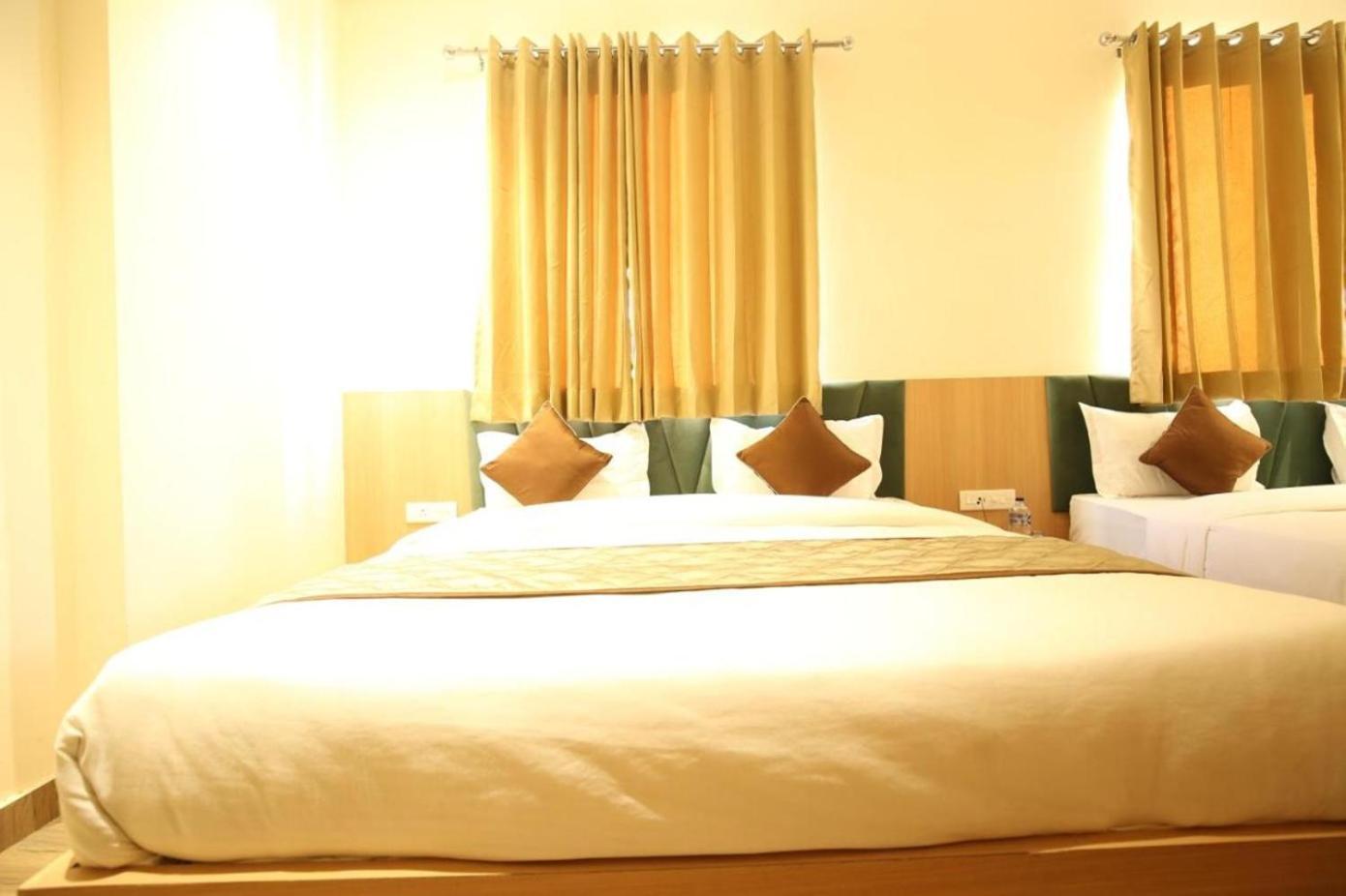 Nayyar Regency Near Bus Stand Hotel