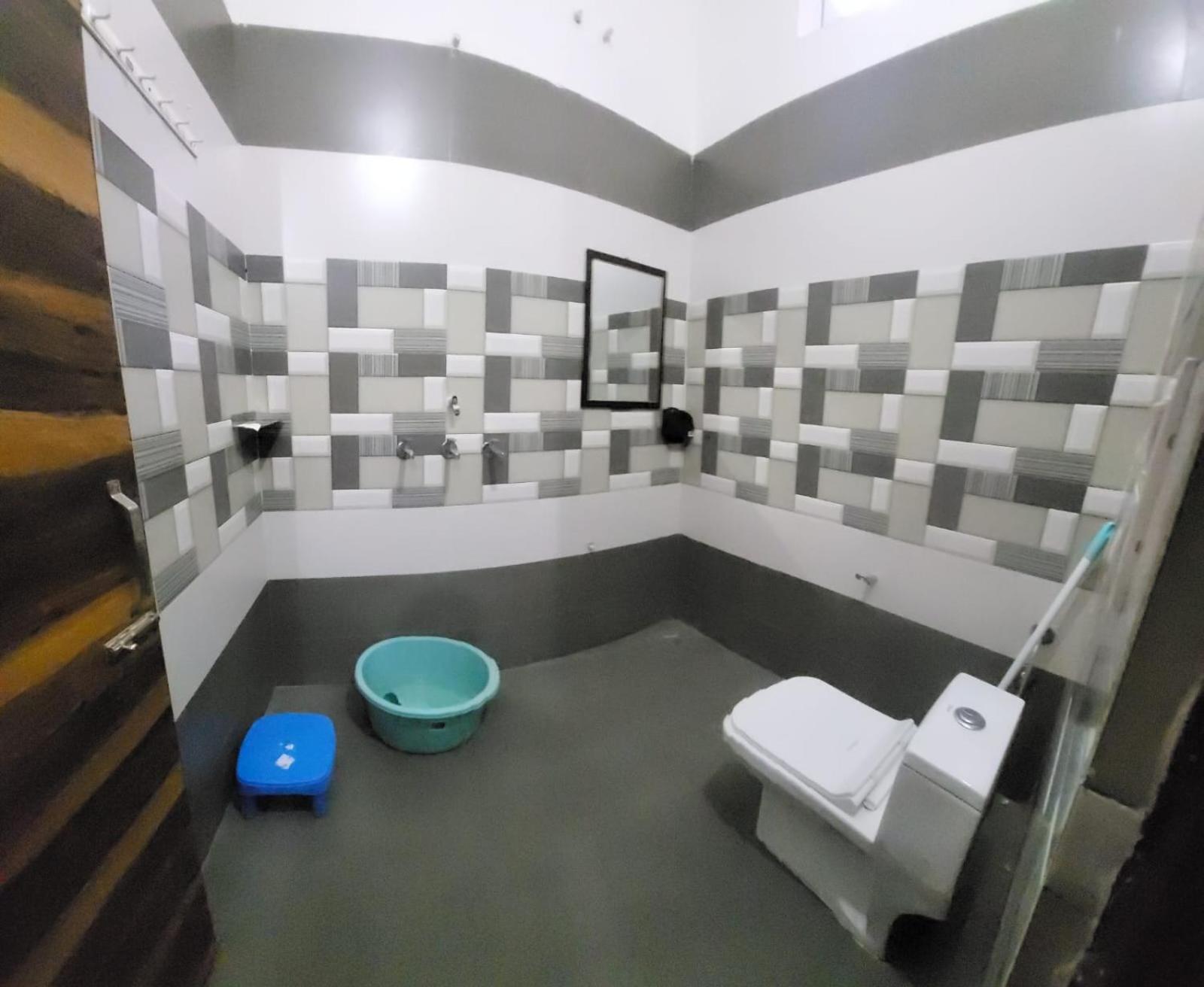 Independent House, 2 Bedroom, 2 Bath Livingroom,lobby,kitchen,car Parking * Amritsar