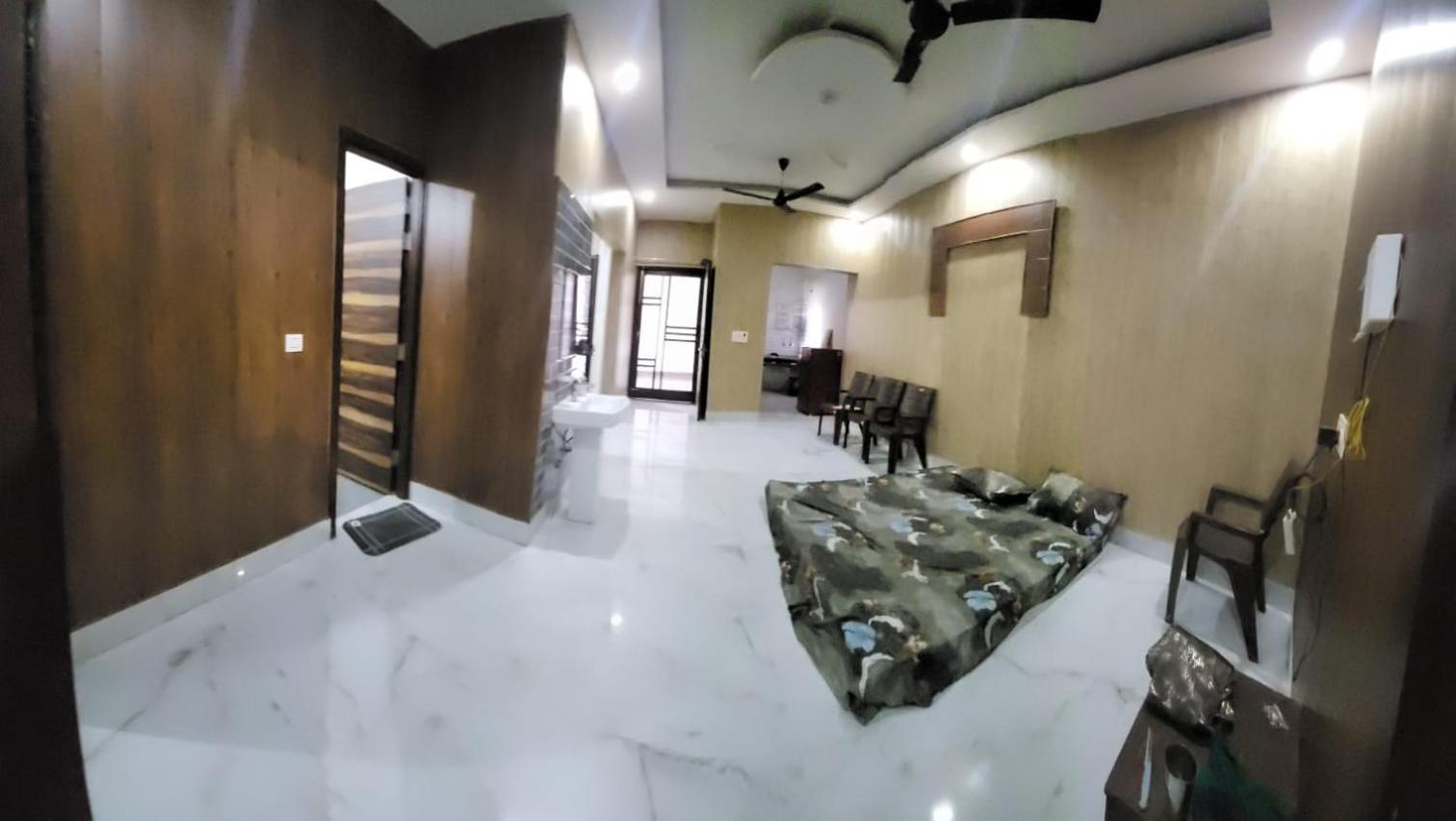 Independent House, 2 Bedroom, 2 Bath Livingroom,lobby,kitchen,car Parking *