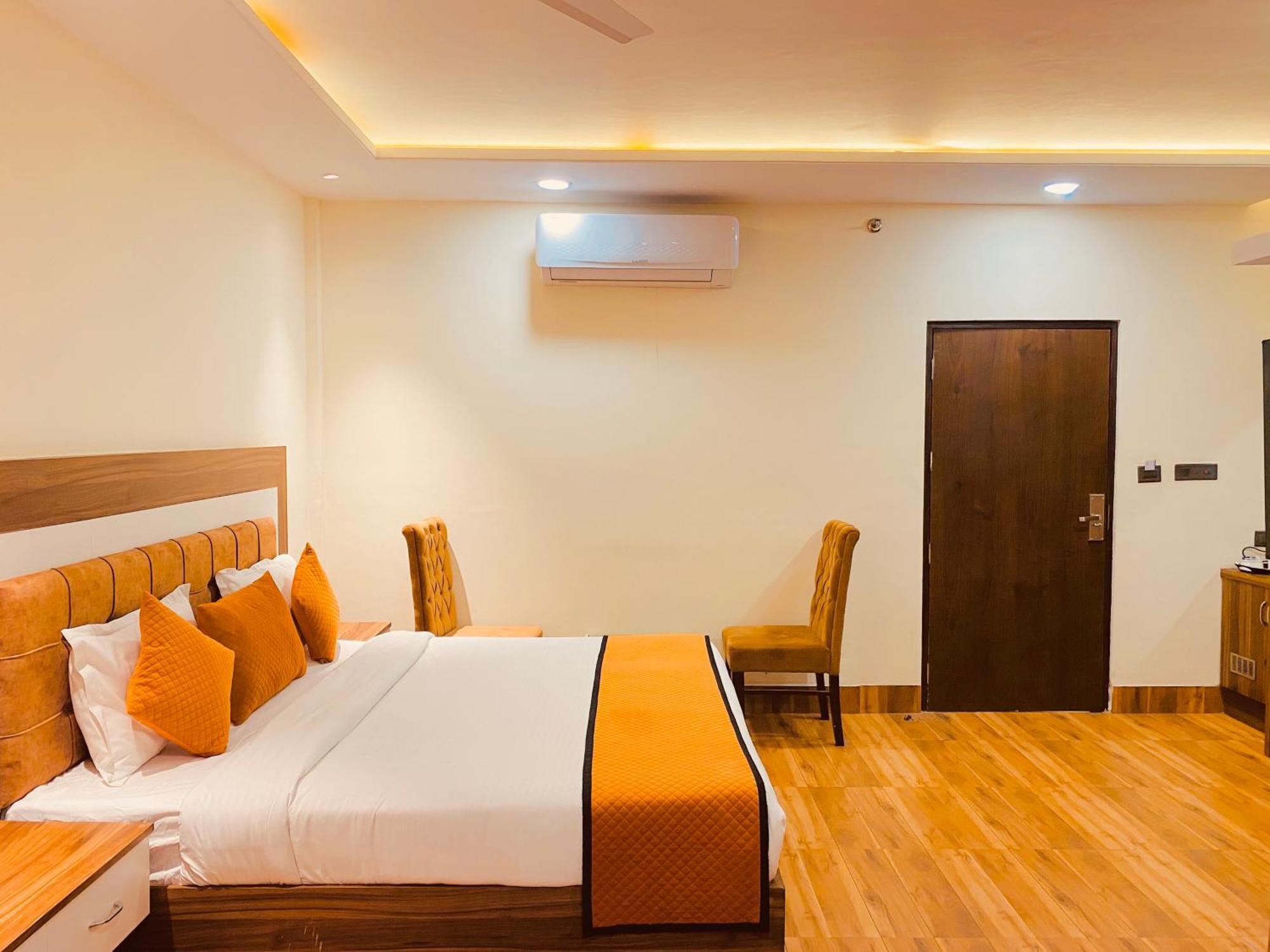 White Crest - 300 Mtr From Golden Temple ! Prime Location ! Parking ! Hygenic ! Amritsar