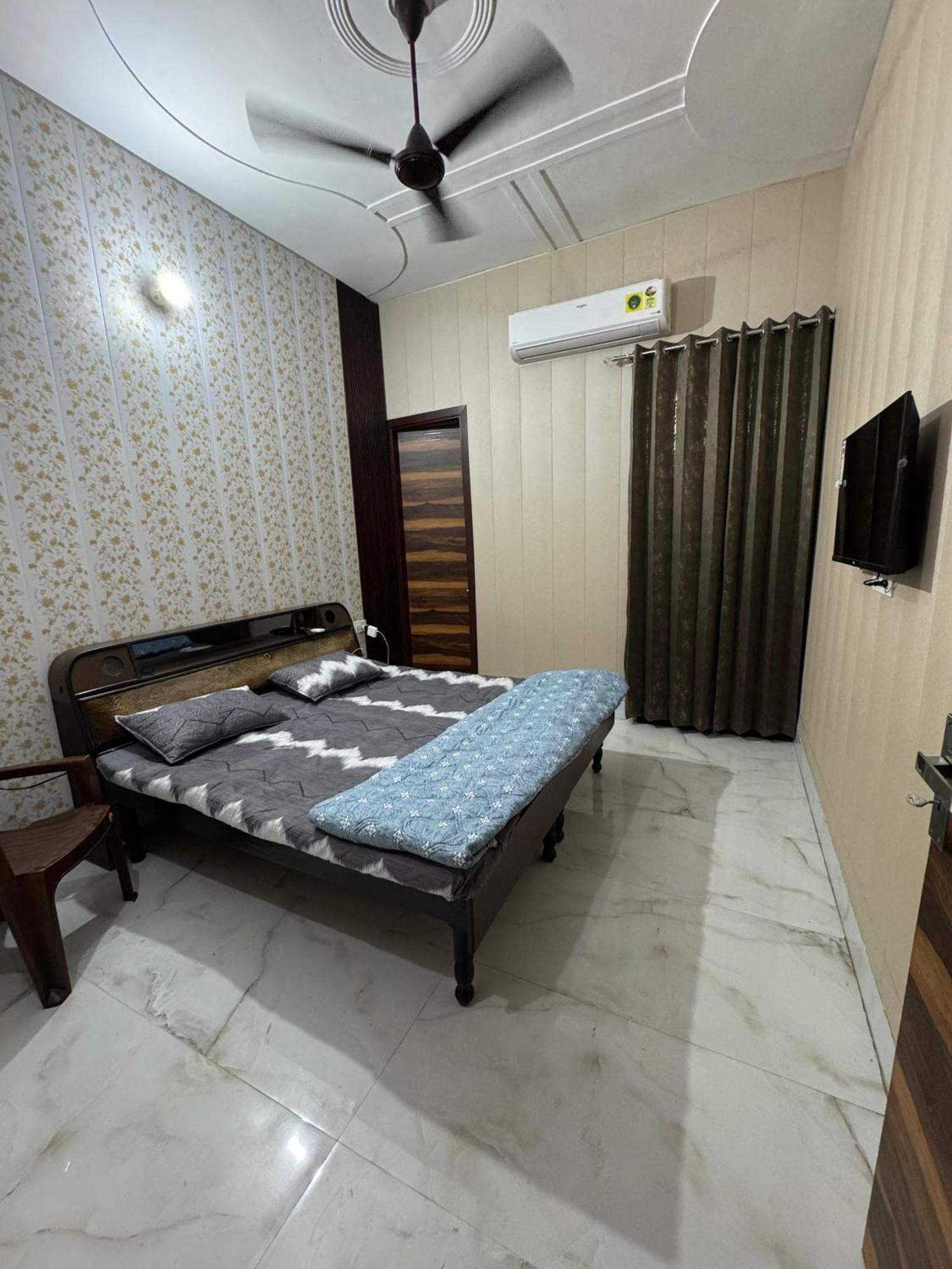 Apartment Independent House, 2 Bedroom, 2 Bath Livingroom,lobby,kitchen,car Parking Amritsar