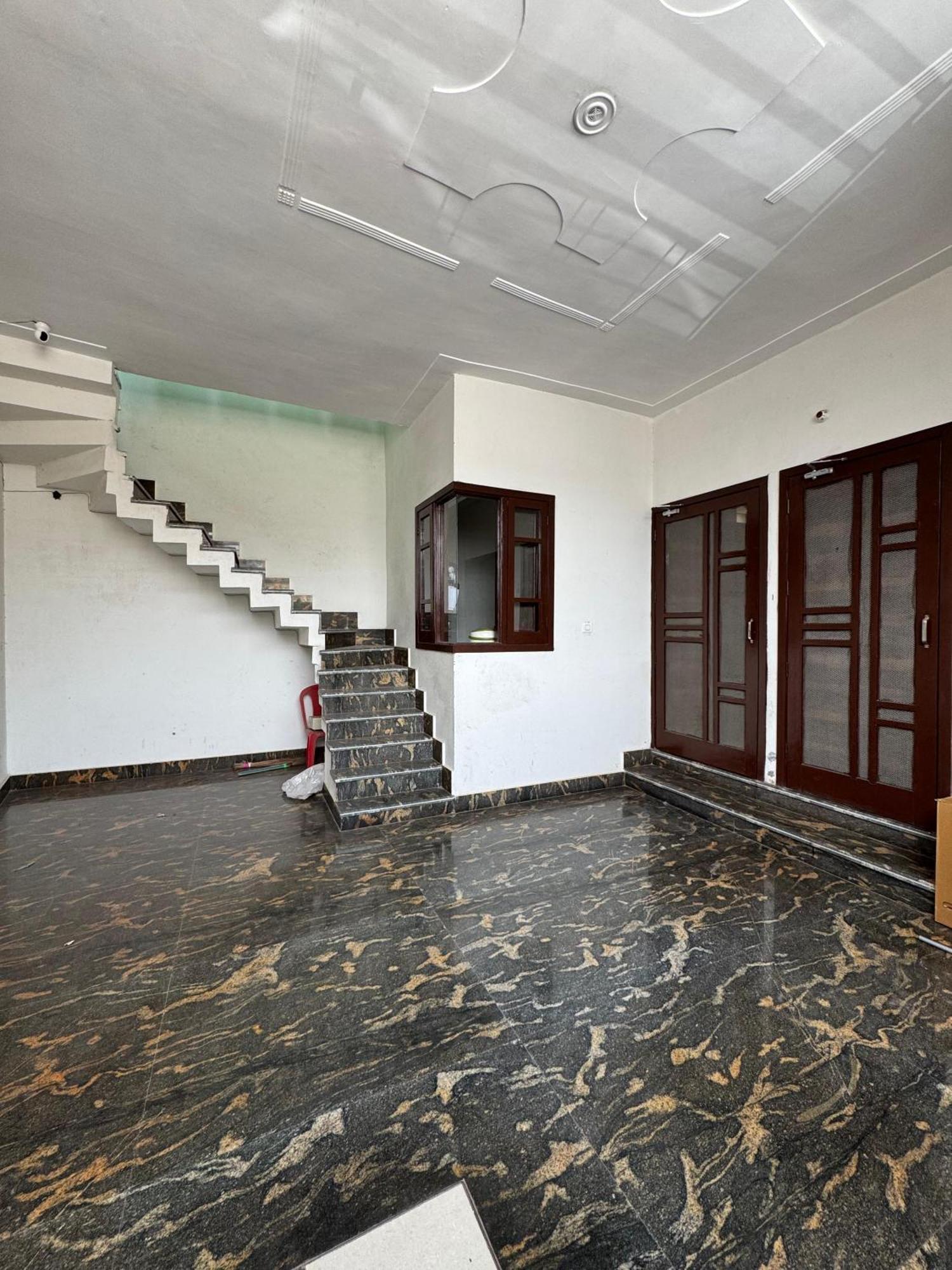 Independent House, 2 Bedroom, 2 Bath Livingroom,lobby,kitchen,car Parking Apartment
