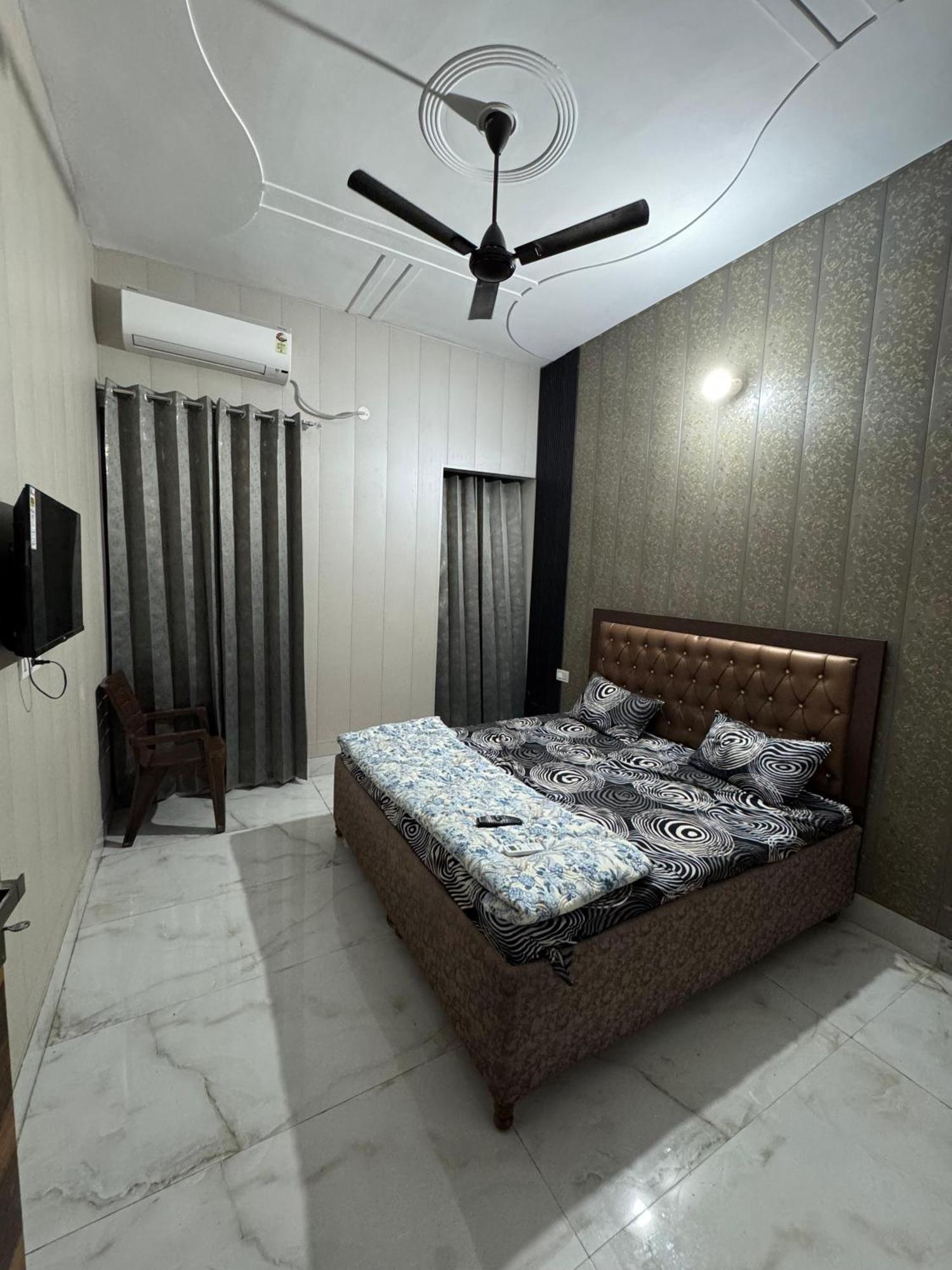 Independent House, 2 Bedroom, 2 Bath Livingroom,lobby,kitchen,car Parking Apartment