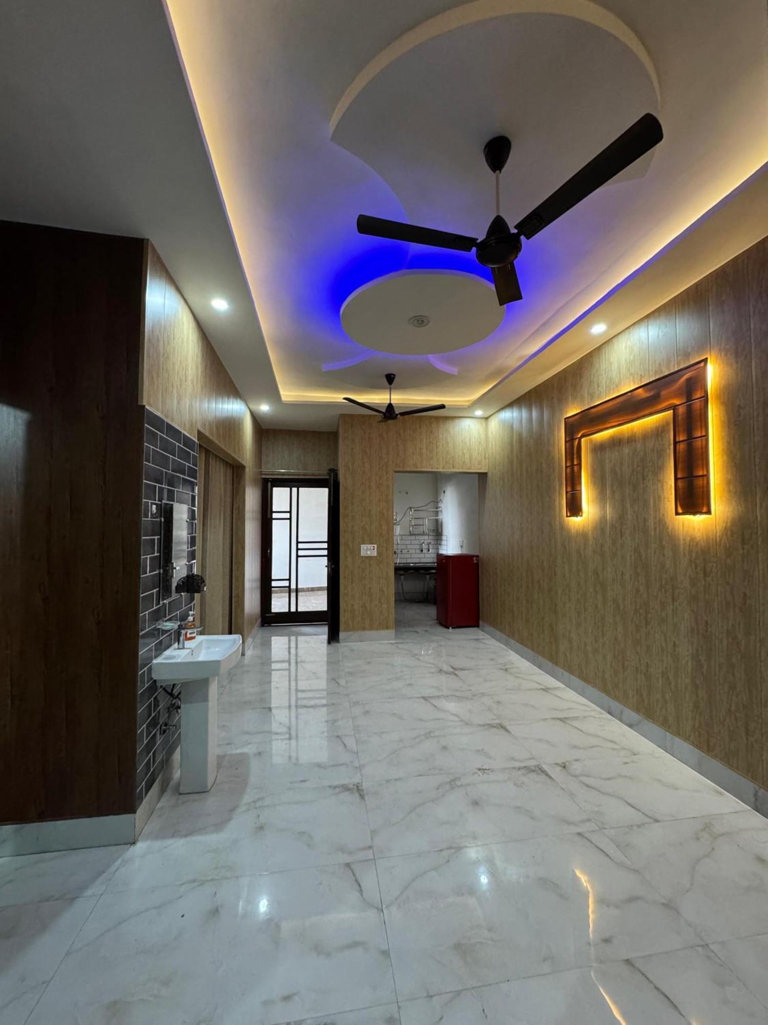 Independent House, 2 Bedroom, 2 Bath Livingroom,lobby,kitchen,car Parking Apartment