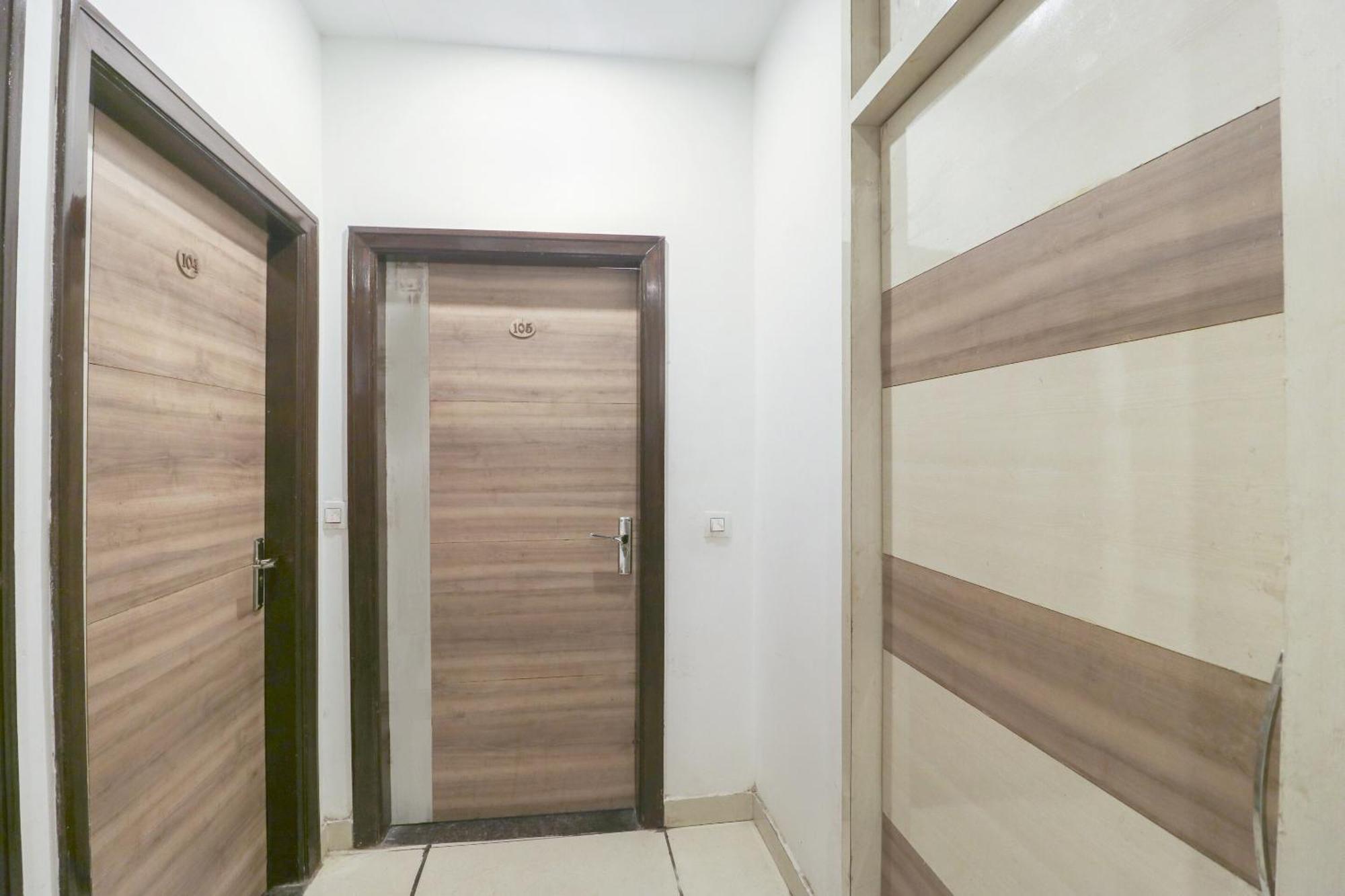 Hotel Oyo 77326 Hotel Royal View 3*