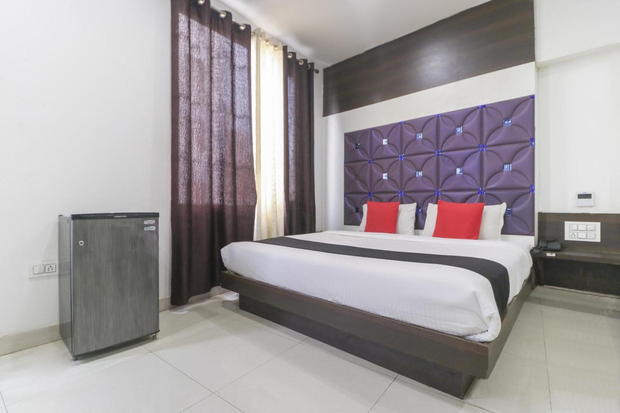 Oyo 77326 Hotel Royal View 3*