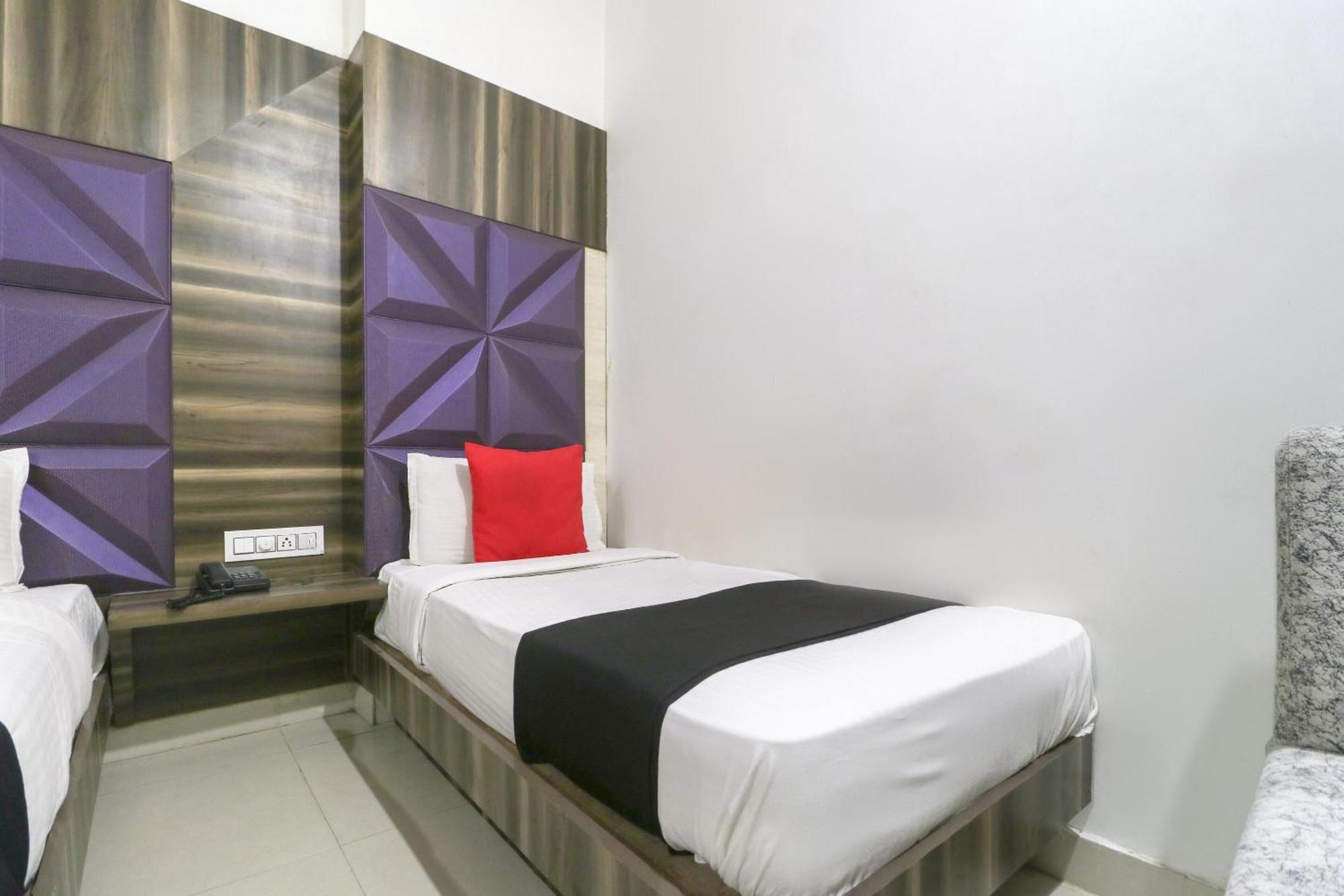 Oyo 77326 Hotel Royal View