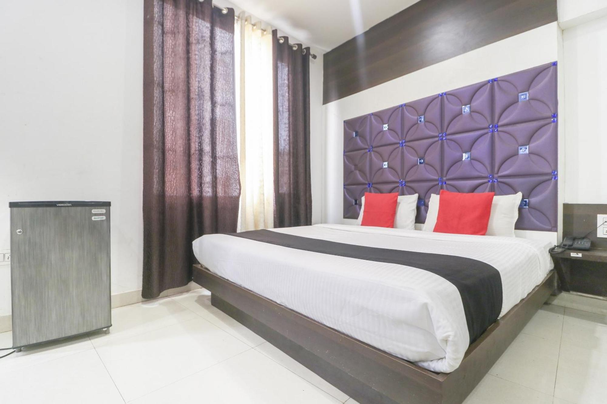 Oyo 77326 Hotel Royal View Hotel