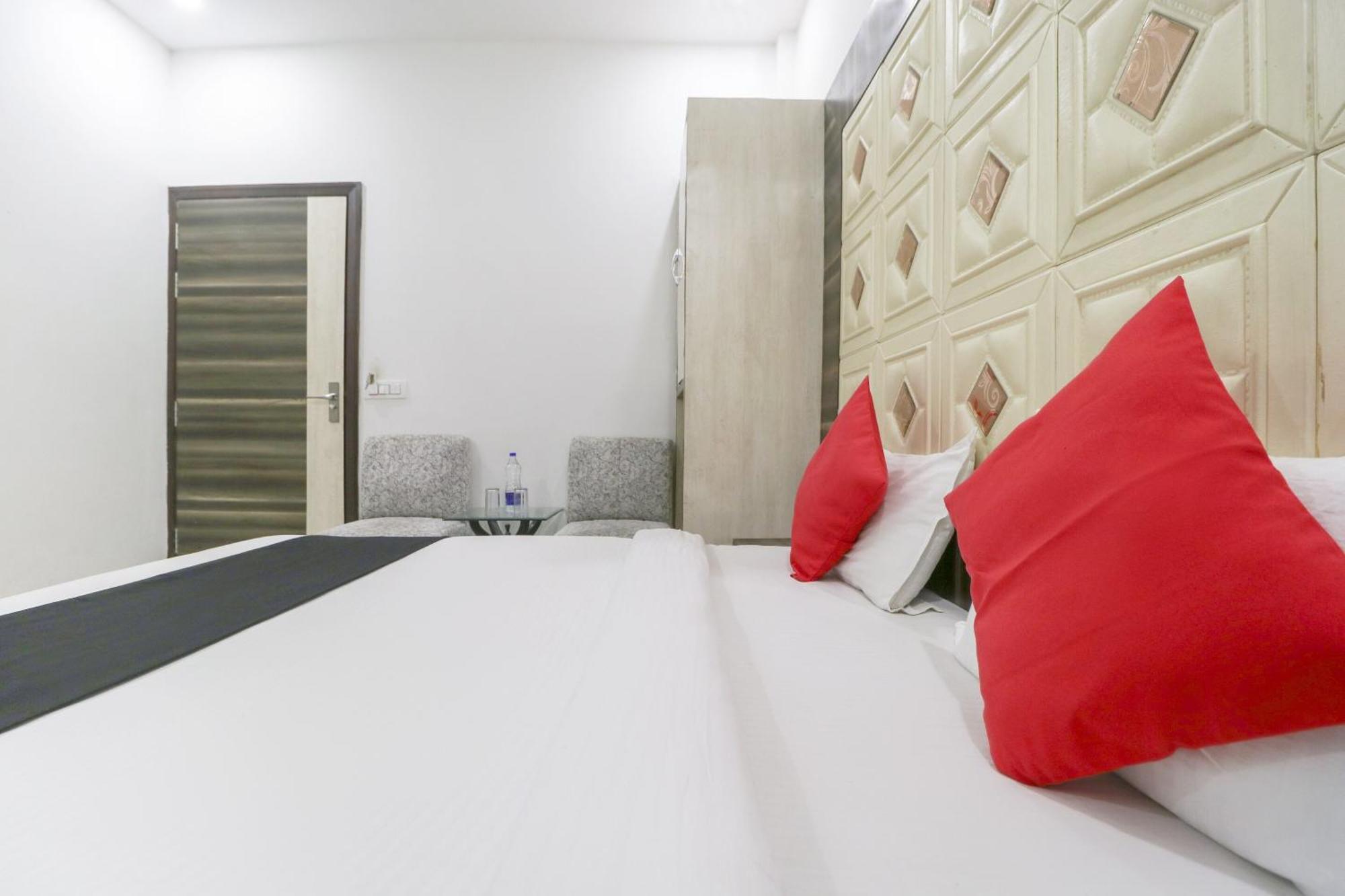Oyo 77326 Hotel Royal View Hotel 3*