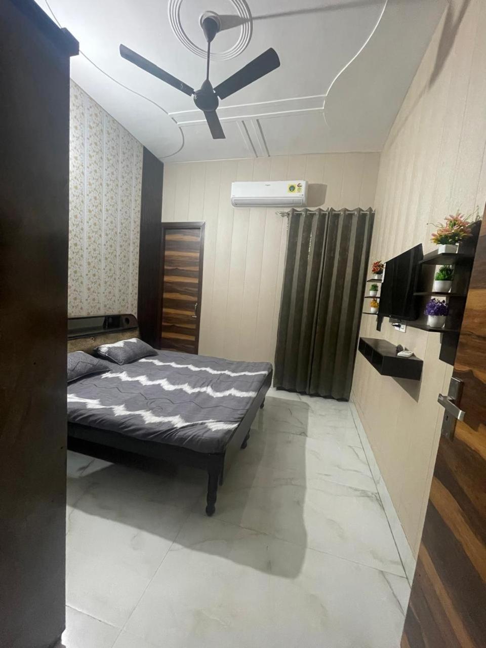 Independent House, 2 Bedroom, 2 Bath Livingroom,lobby,kitchen,car Parking Apartment *