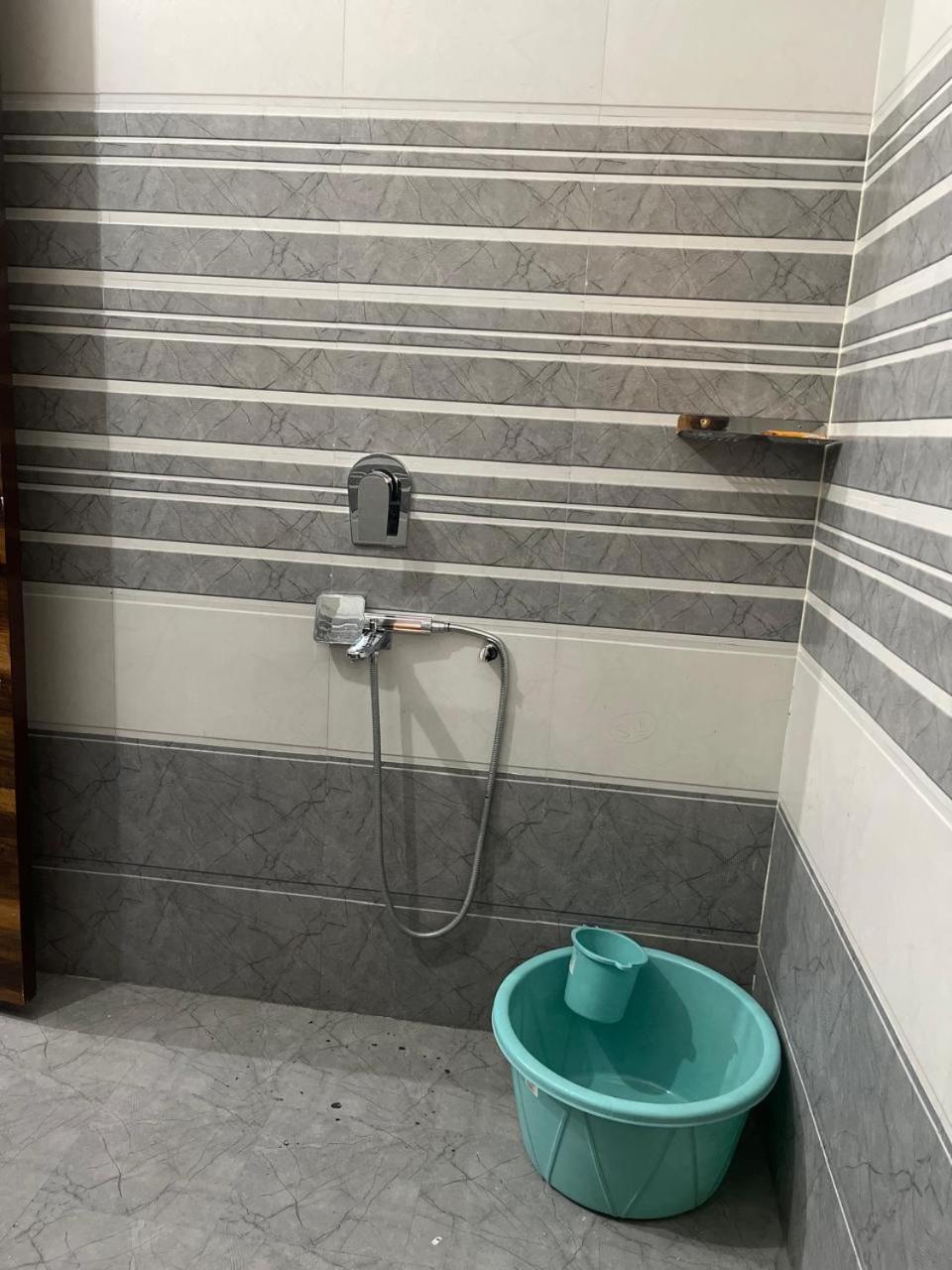 Independent House, 2 Bedroom, 2 Bath Livingroom,lobby,kitchen,car Parking