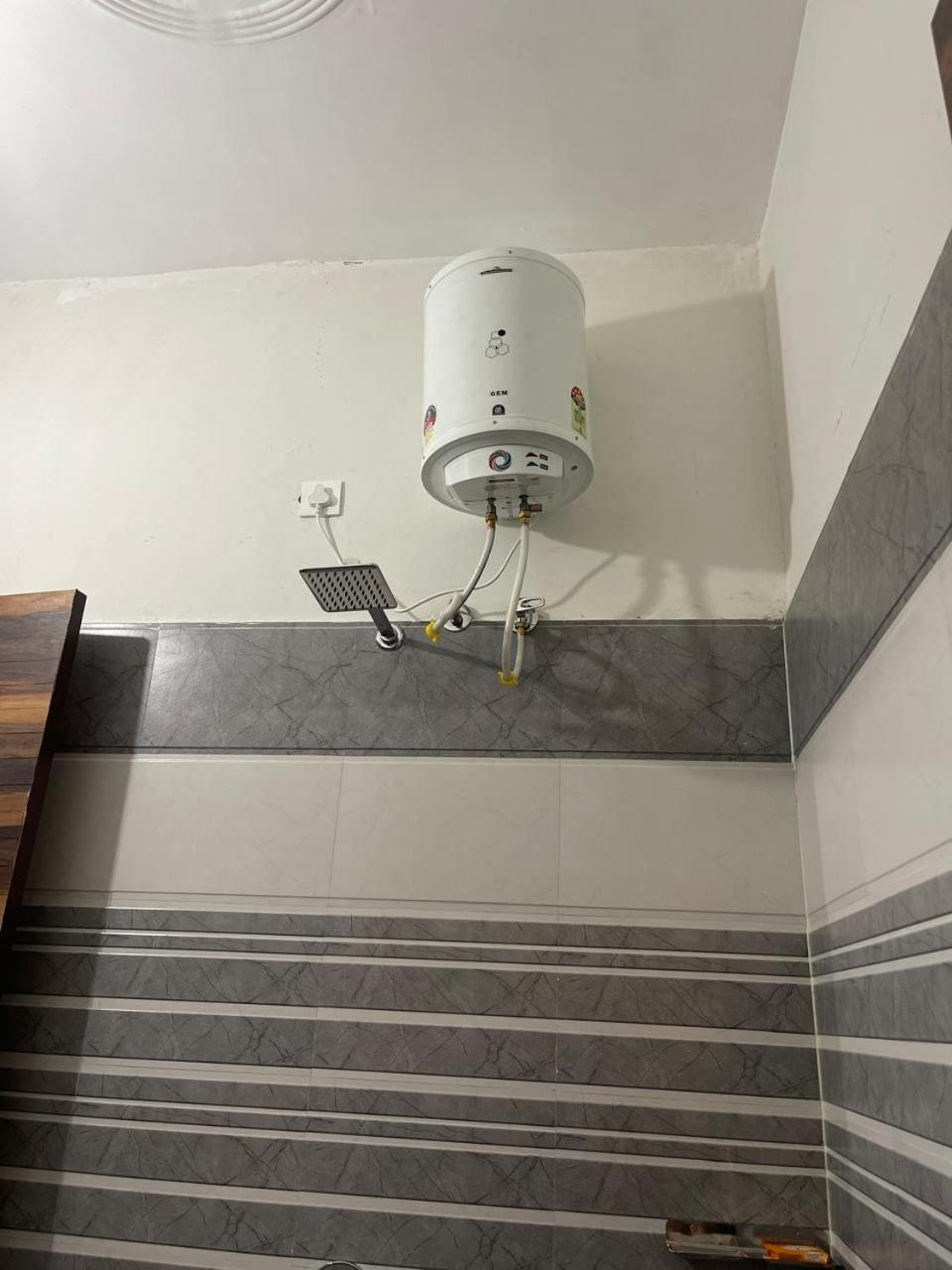 Apartment Independent House, 2 Bedroom, 2 Bath Livingroom,lobby,kitchen,car Parking