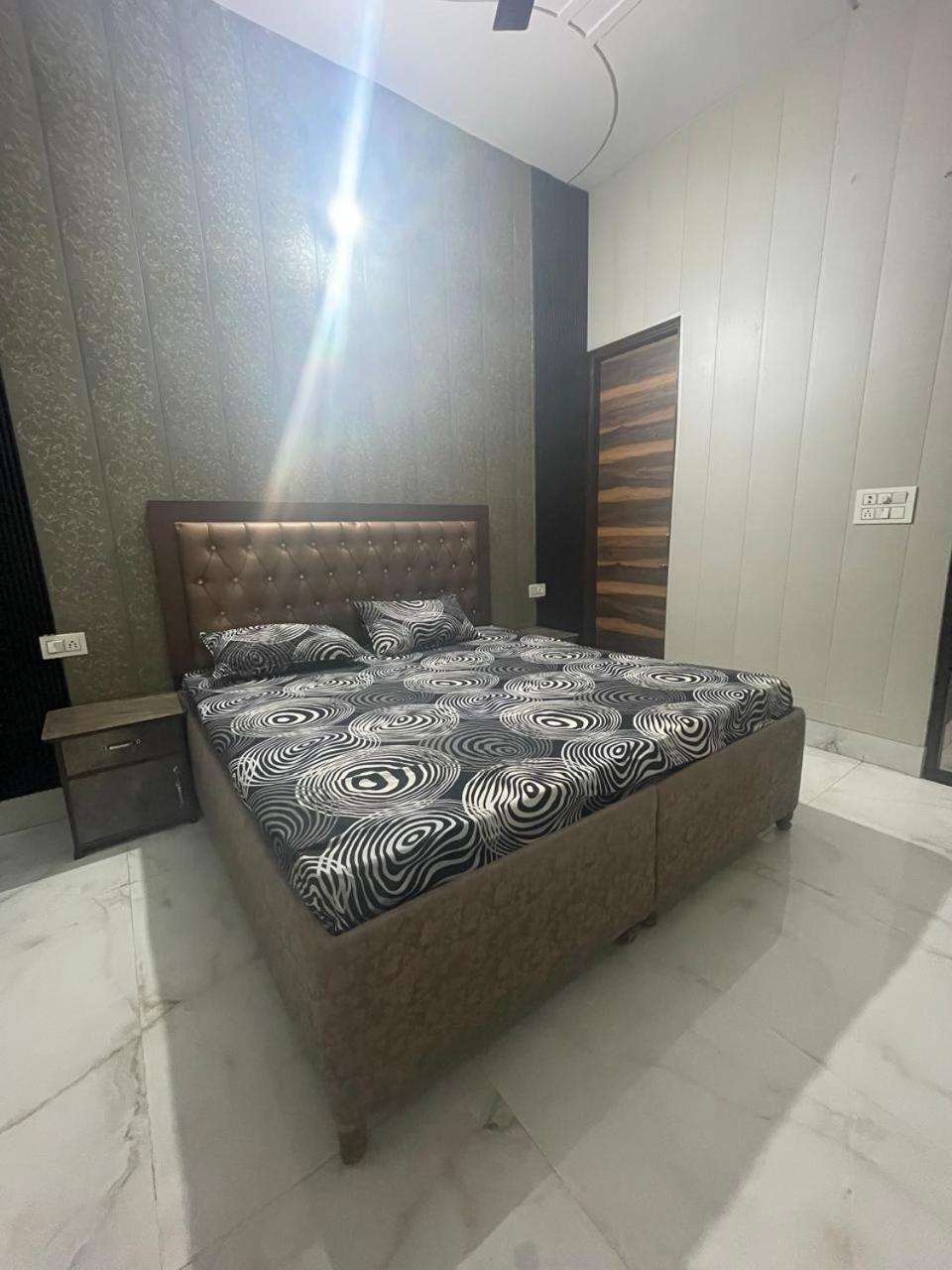 Independent House, 2 Bedroom, 2 Bath Livingroom,lobby,kitchen,car Parking * Amritsar