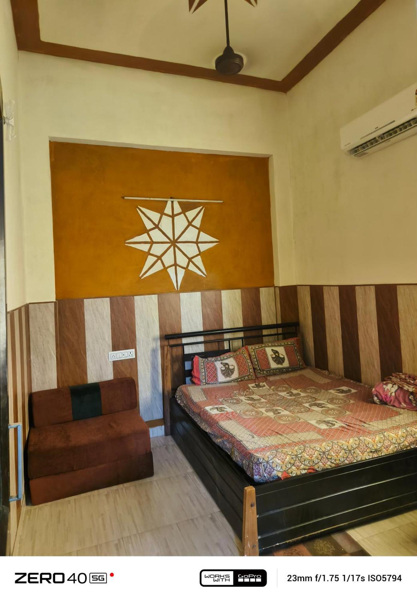 Guest house Sidhu Double Bed Attach Bathroom Amritsar