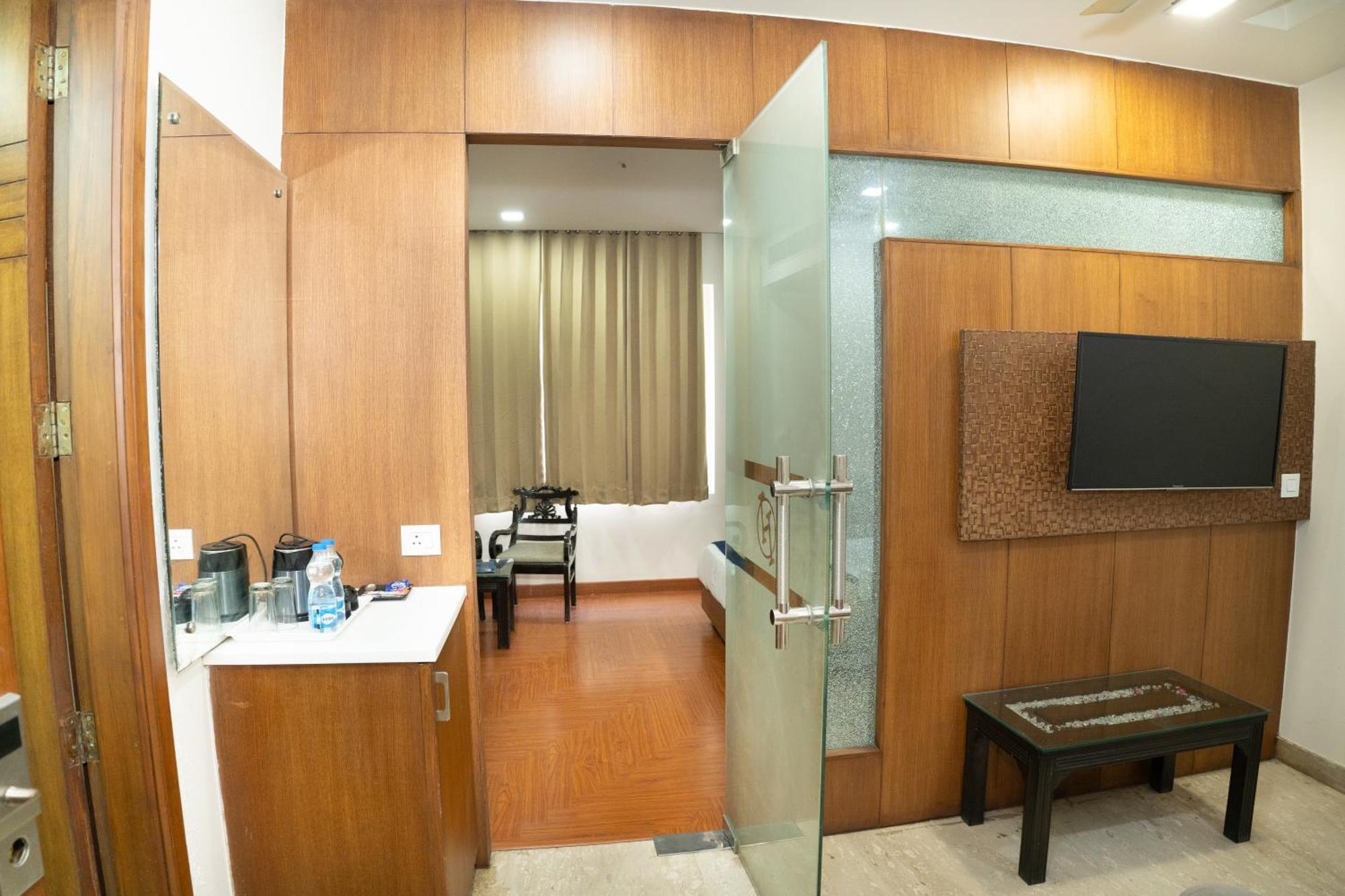 Grand Hridey- 20 Steps From Railway Station 3*