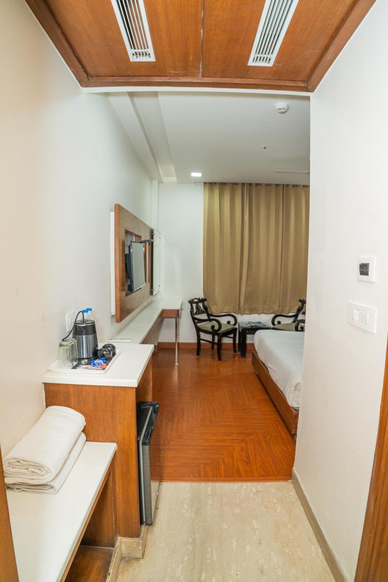 Grand Hridey- 20 Steps From Railway Station