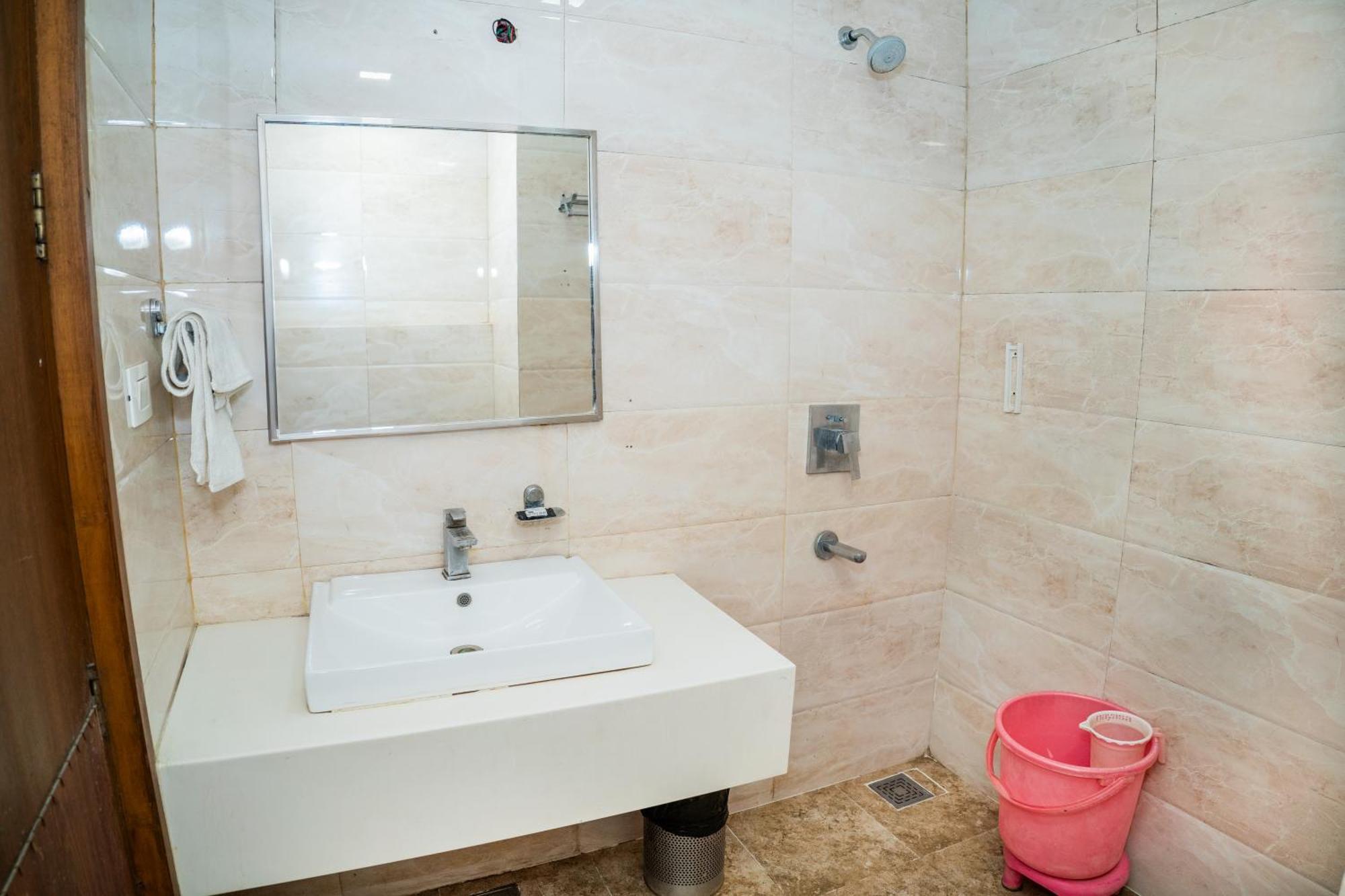 Grand Hridey- 20 Steps From Railway Station 3*